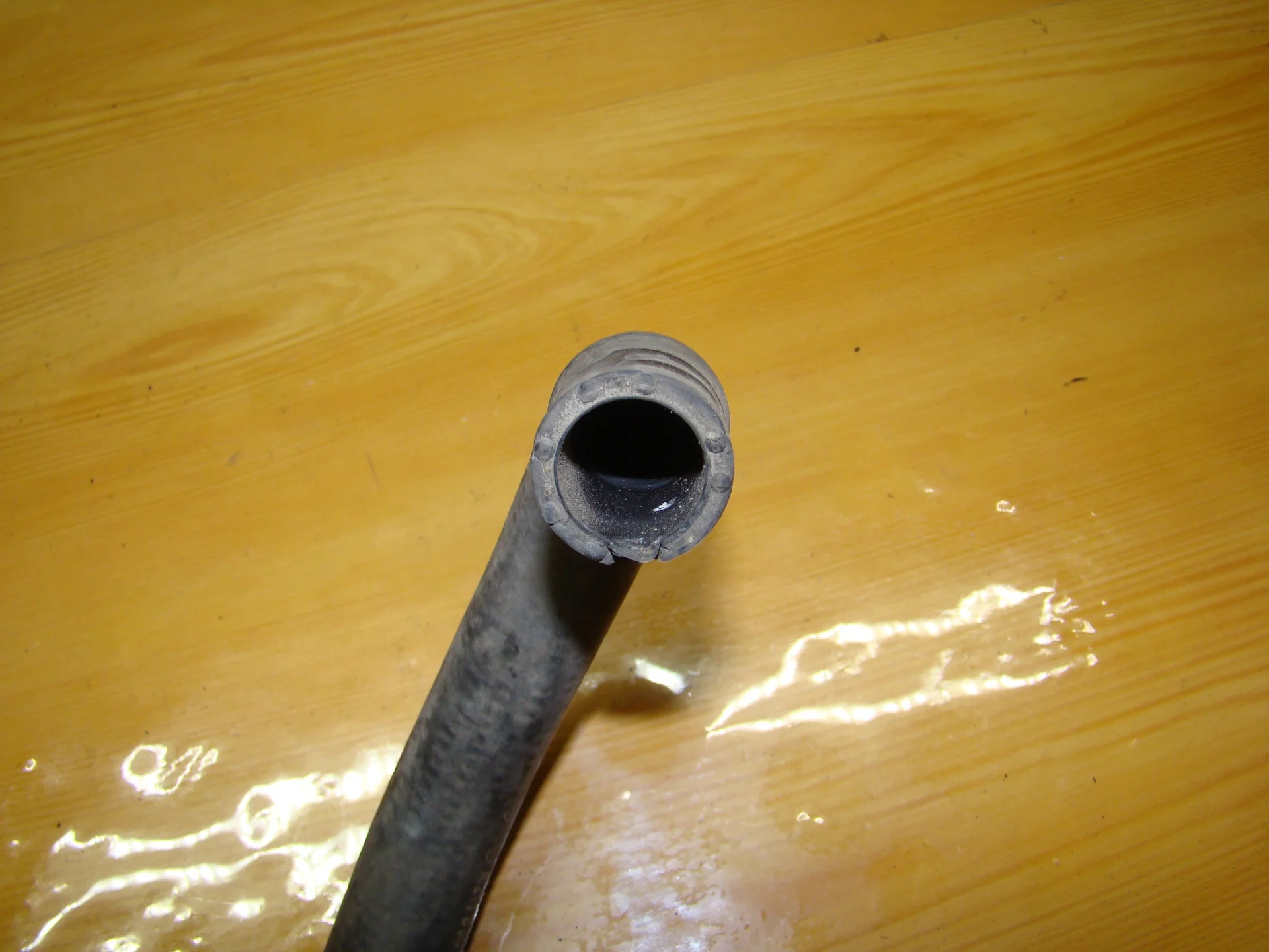 Патрубок отопителя Mercedes-Benz W211 A2118302515 - миниатюра 2