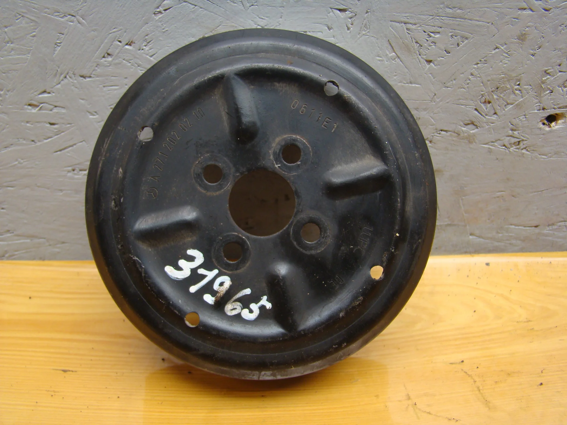 Шкив помпы Mercedes-Benz W203 271 A2712020210 - изображение 1