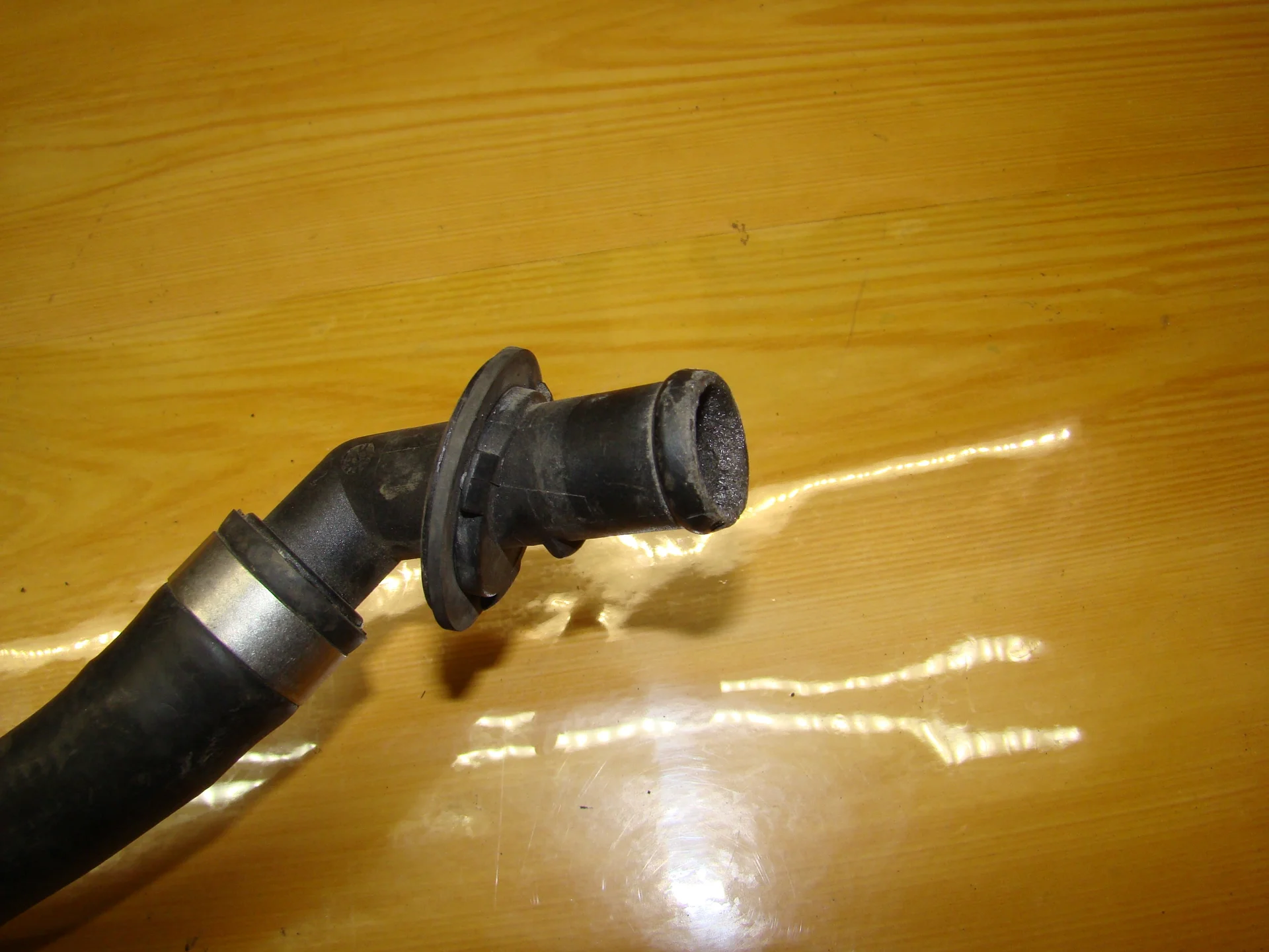 Патрубок отопителя Mercedes-Benz W211  A2118301296 - миниатюра 2