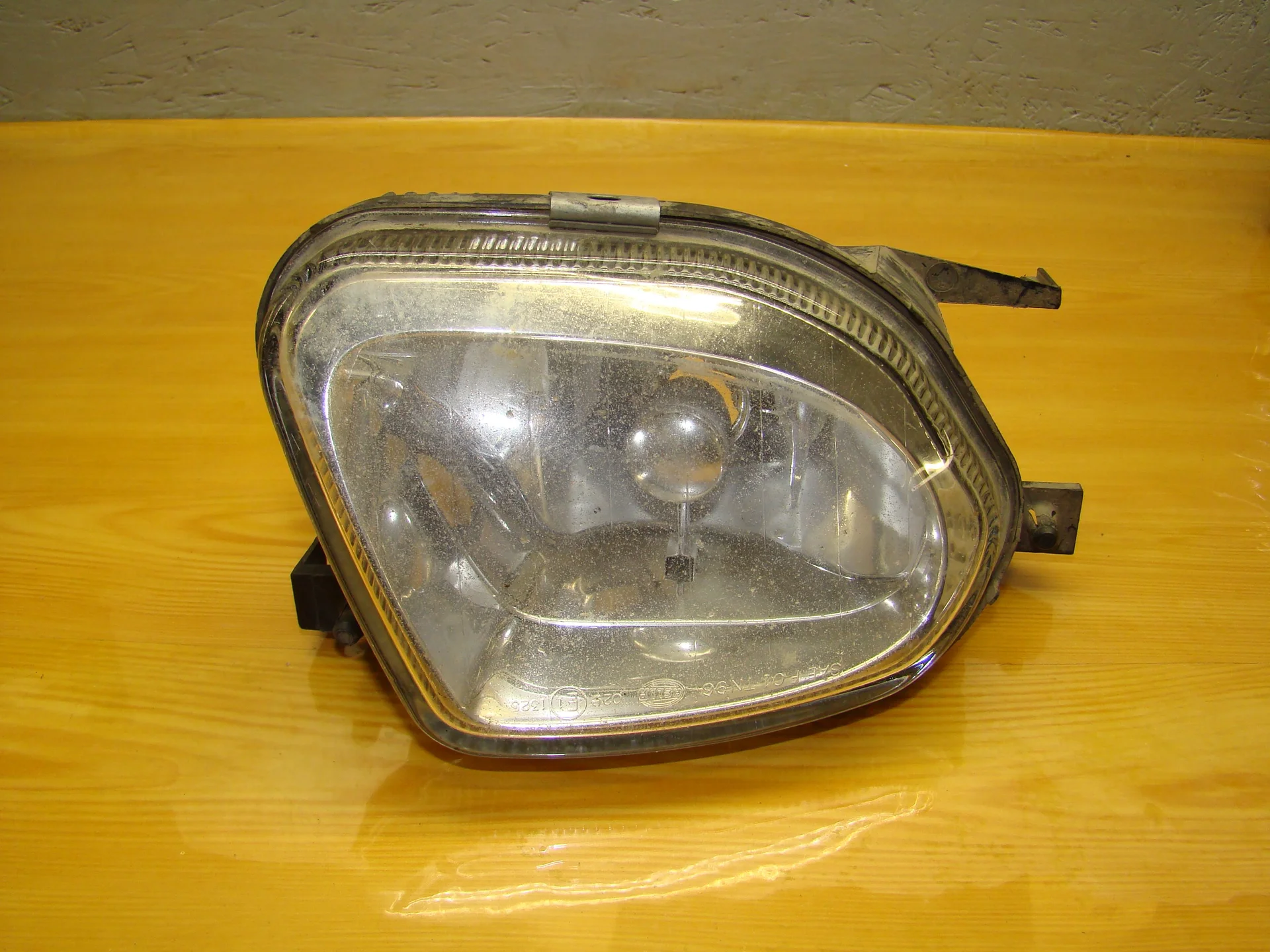 Противотуманная фара правая Mercedes-Benz W211 A2118200656 - изображение 1