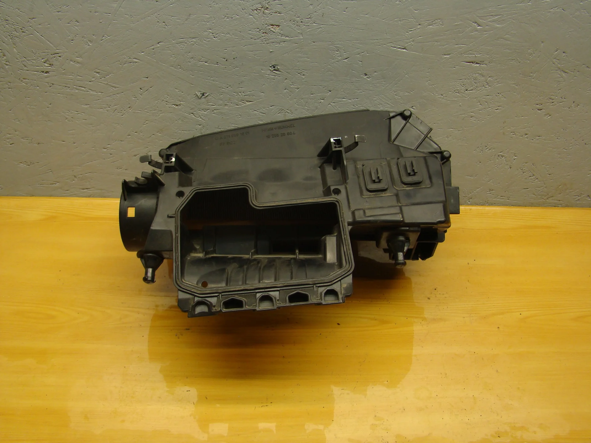 Корпус воздушного фильтра Mercedes-Benz W212 271 A2710901601 - миниатюра 2