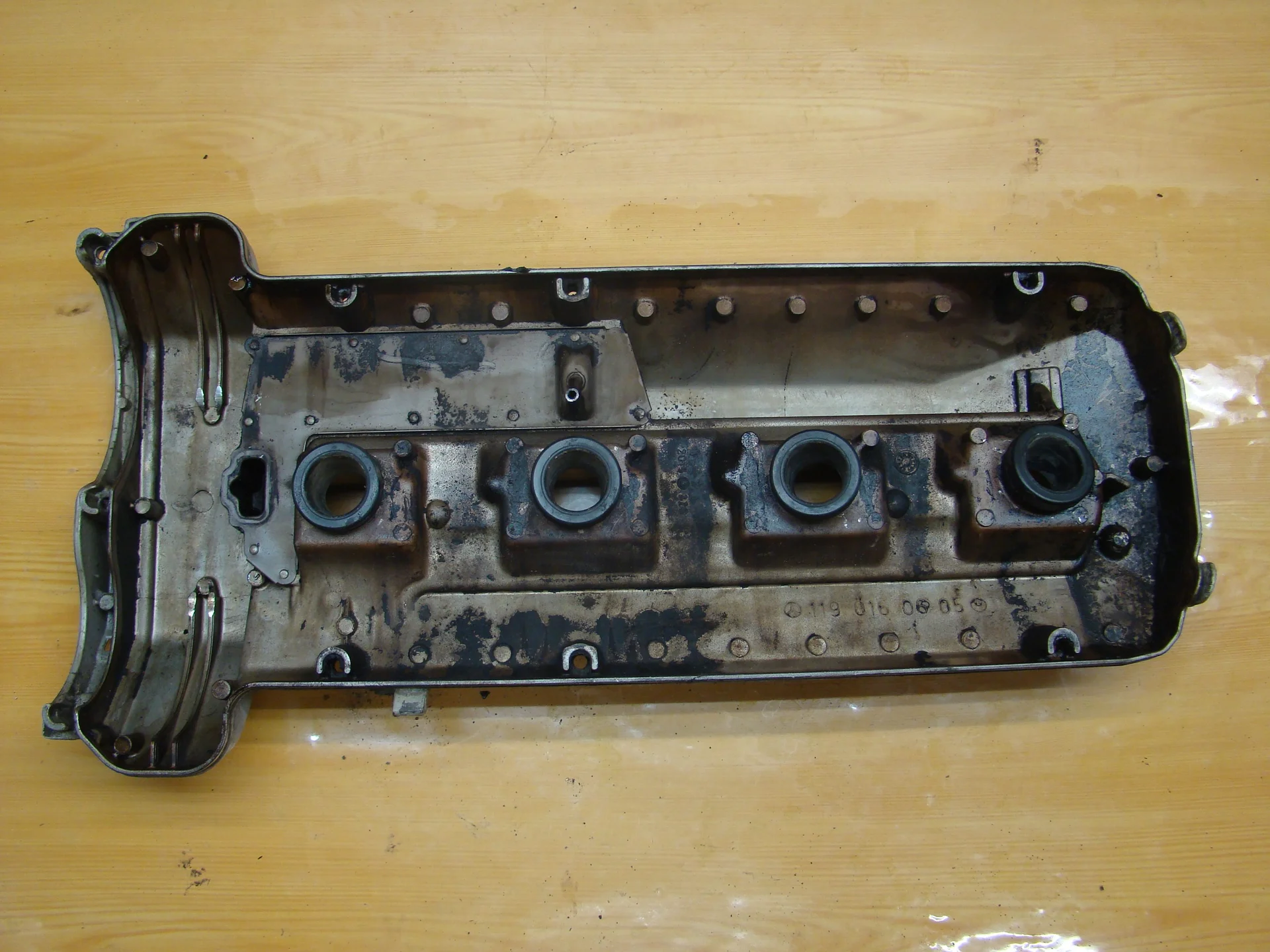 Крышка клапанная левая Mercedes-Benz W140 119 A1190160605 - миниатюра 2