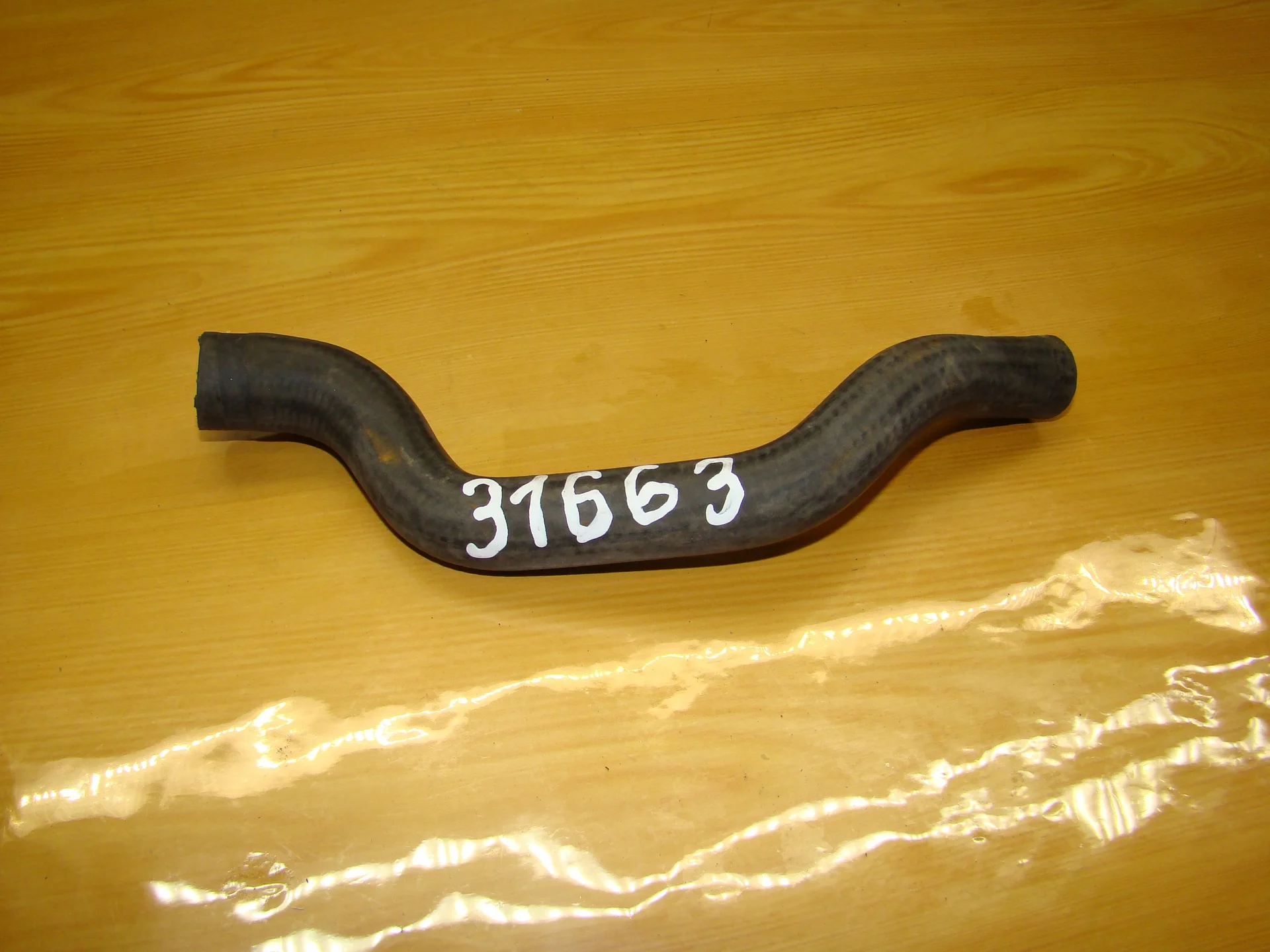 Патрубок отопителя Mercedes-Benz W202 A2028321394 - изображение 1