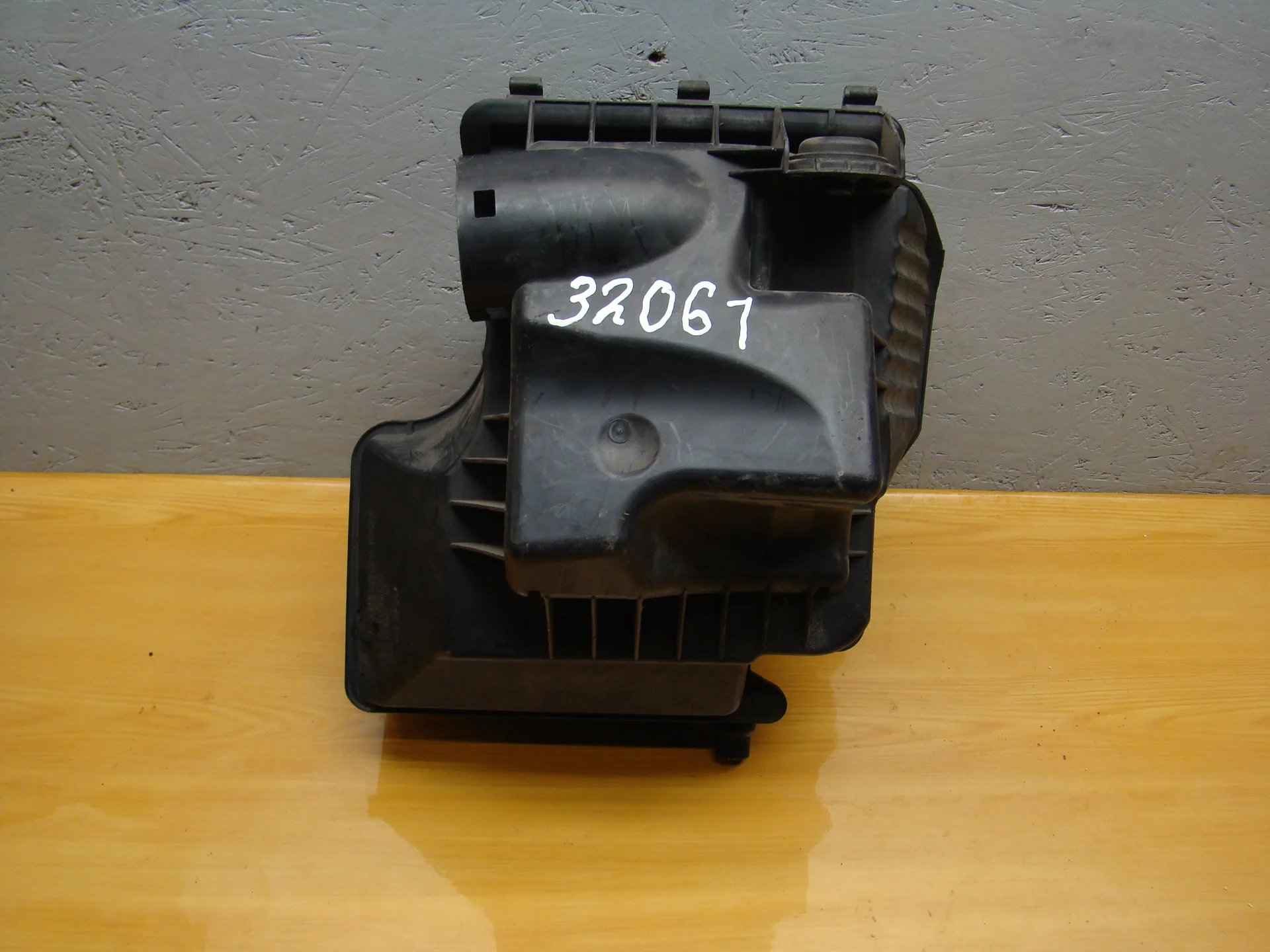 Корпус воздушного фильтра Mercedes-Benz W169 266 A2660900001 - изображение 1