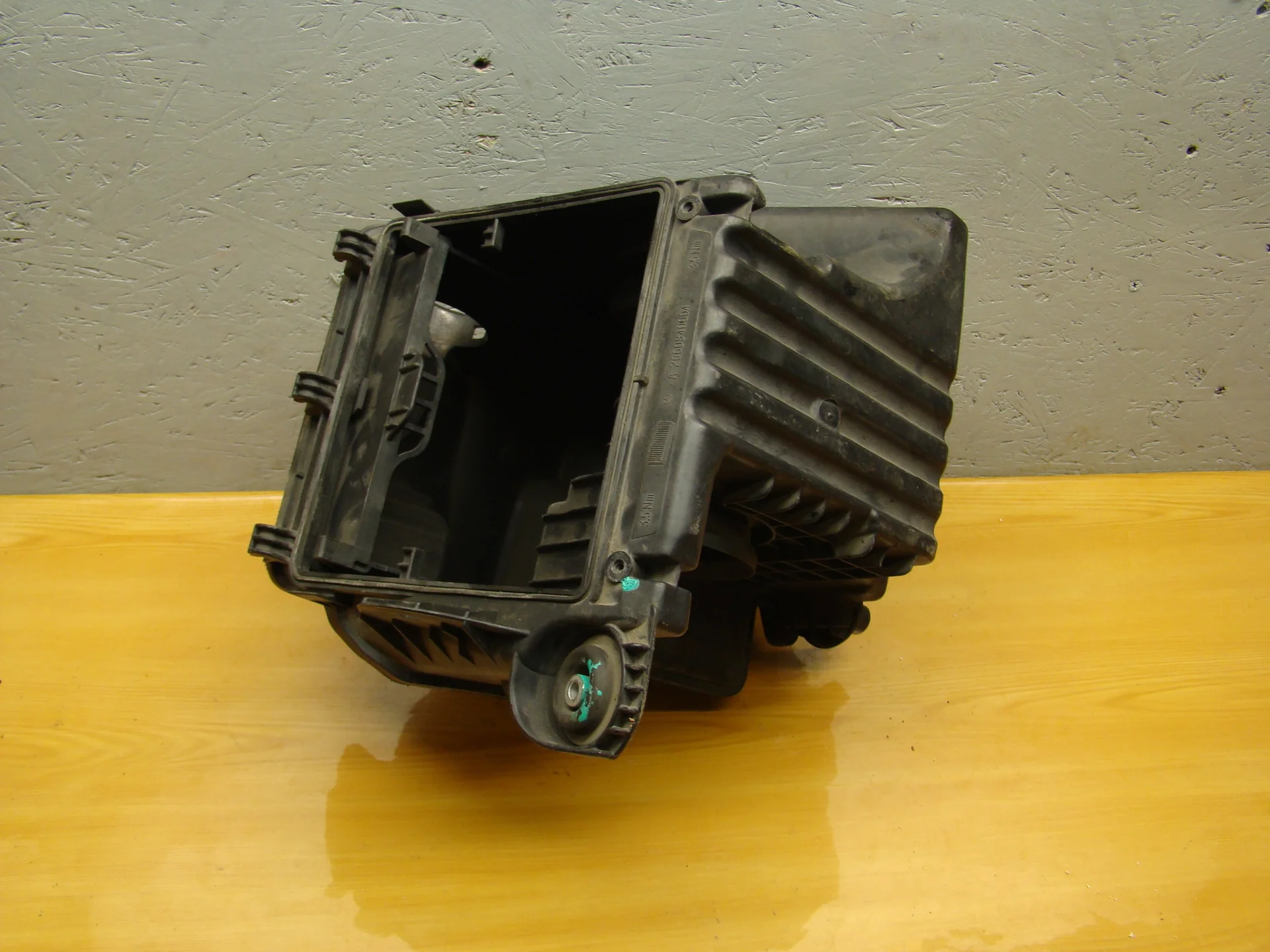 Корпус воздушного фильтра Mercedes-Benz W169 266 A2660900001 - миниатюра 2