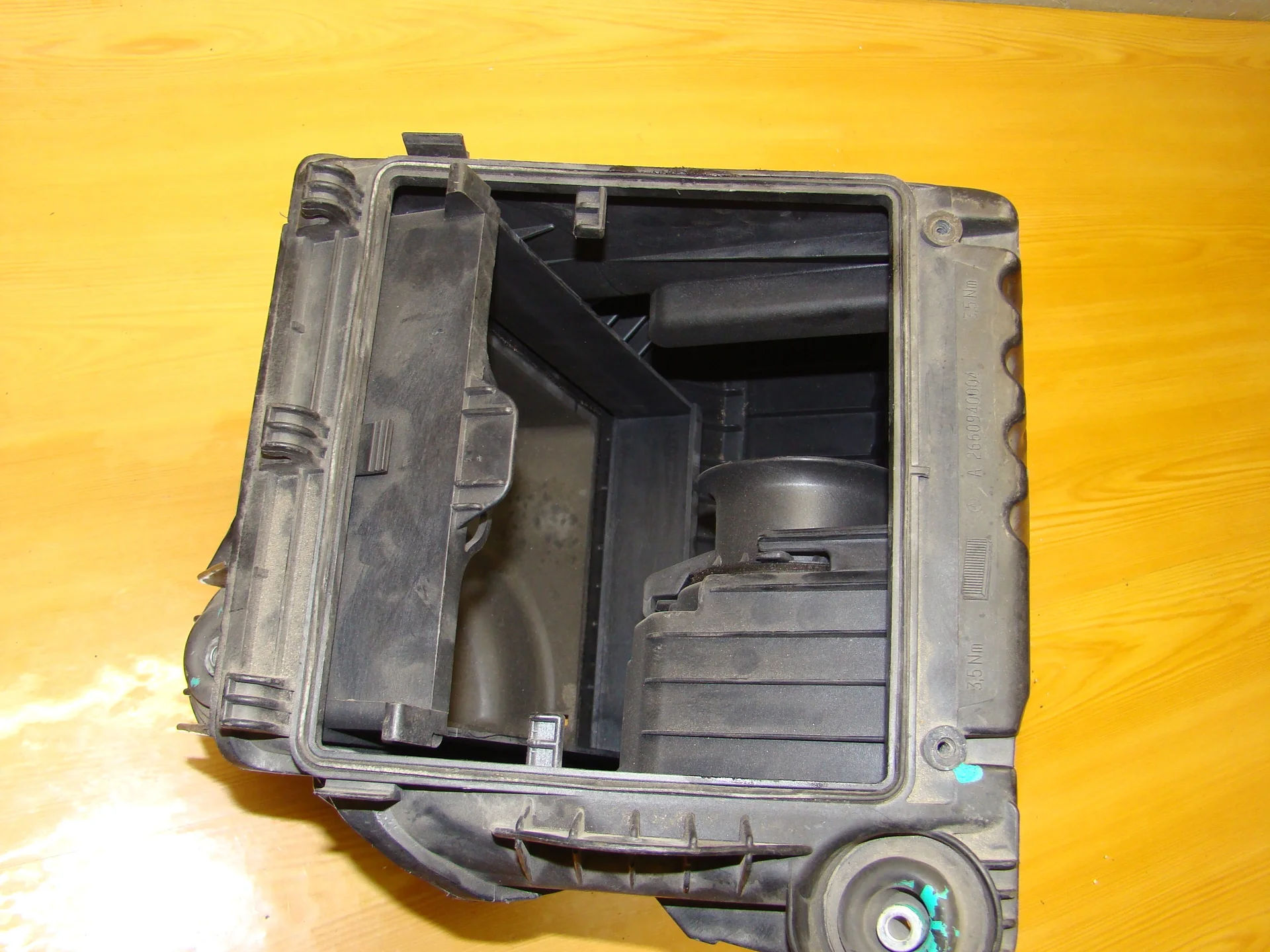 Корпус воздушного фильтра Mercedes-Benz W169 266 A2660900001 - миниатюра 3