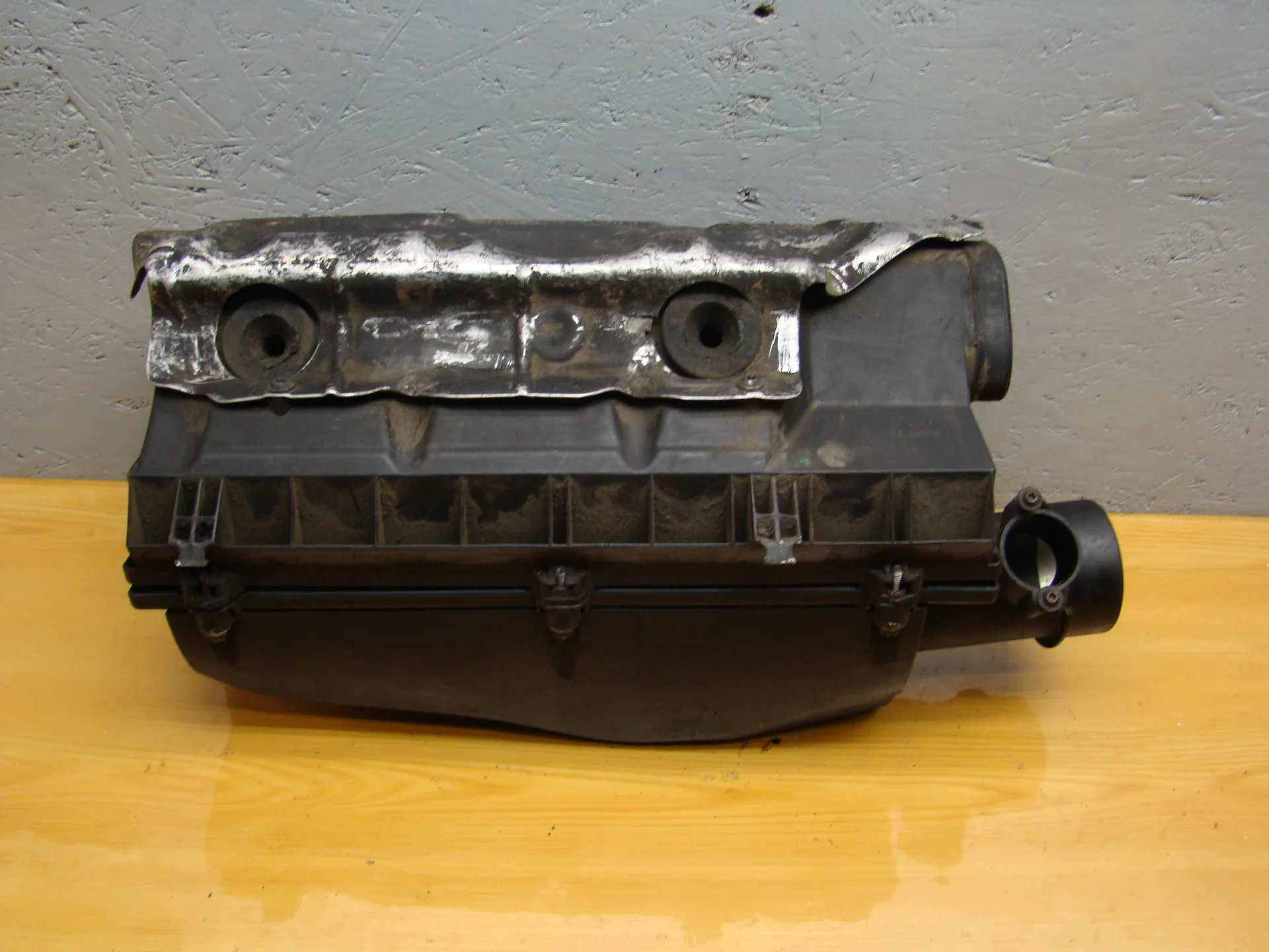 Корпус воздушного фильтра Mercedes-Benz W203 611 A6110902301 - миниатюра 2