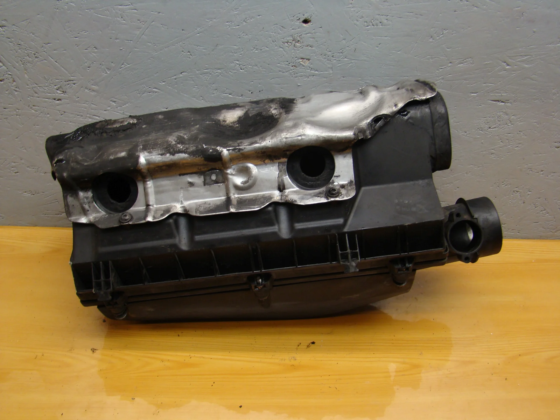 Корпус воздушного фильтра Mercedes-Benz W210 611 A6110902301 - миниатюра 2
