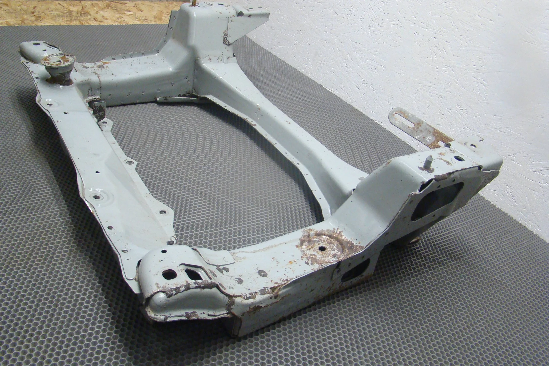 Балка подмоторная (подрамник) Mercedes-Benz W210 112 A2106200587 - миниатюра 2