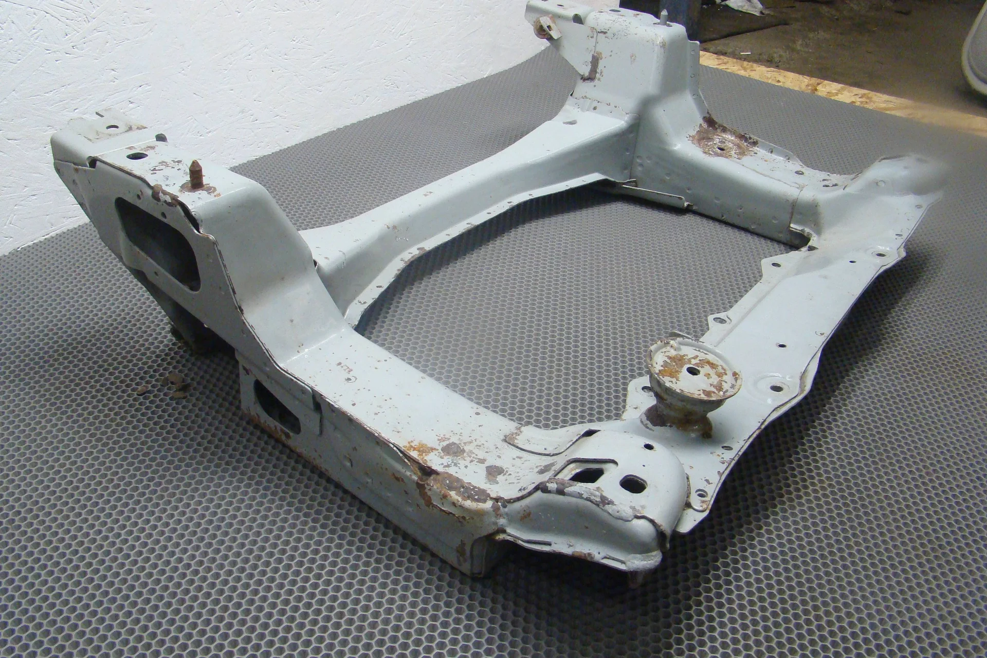 Балка подмоторная (подрамник) Mercedes-Benz W210 112 A2106200587 - миниатюра 4