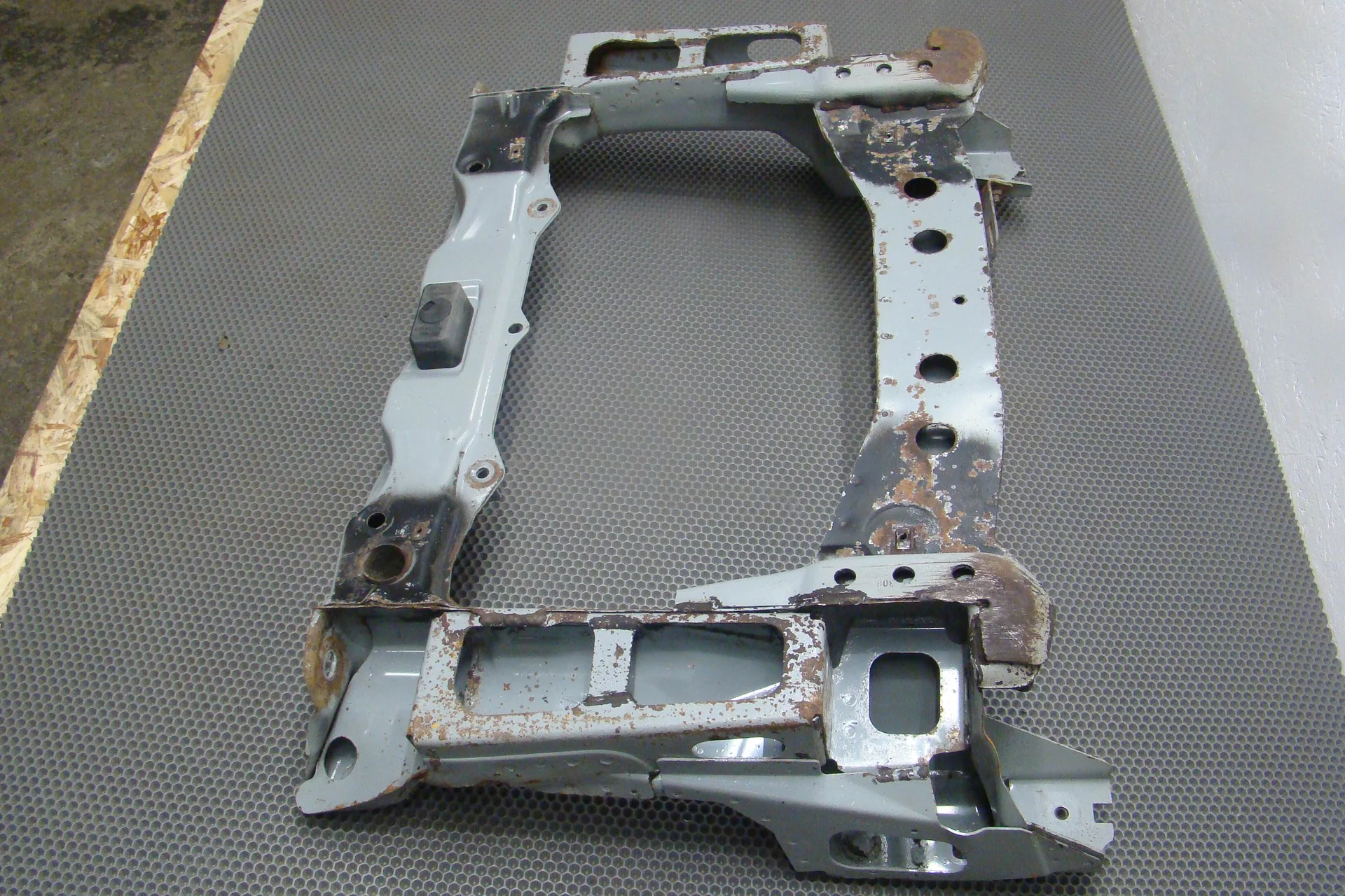Балка подмоторная (подрамник) Mercedes-Benz W210 112 A2106200587 - миниатюра 7
