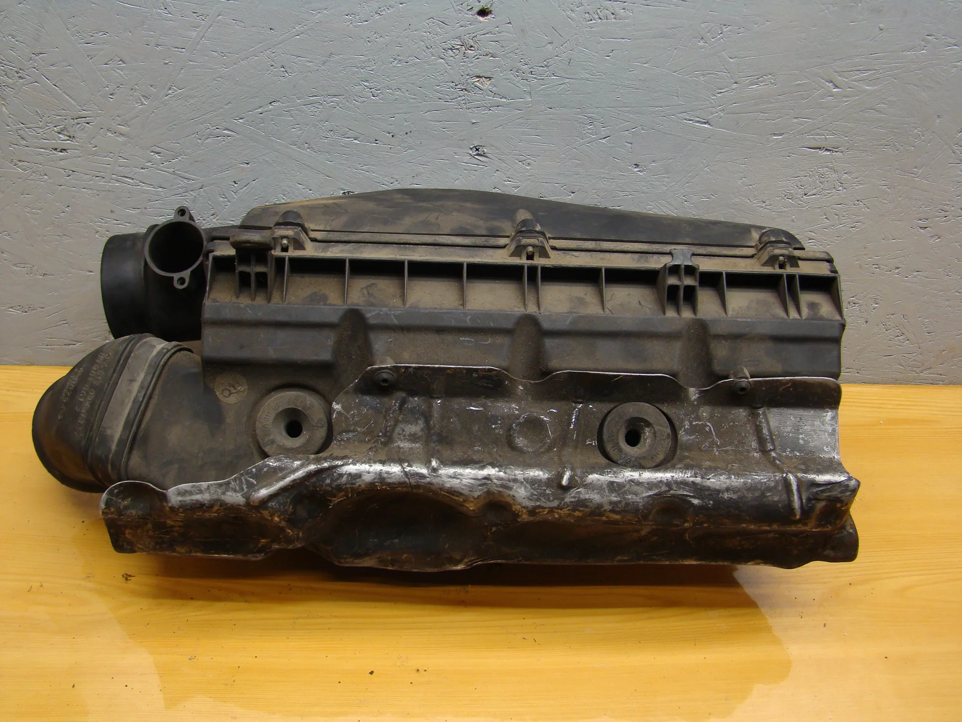 Корпус воздушного фильтра Mercedes-Benz W210 613 A6130900801 - миниатюра 2