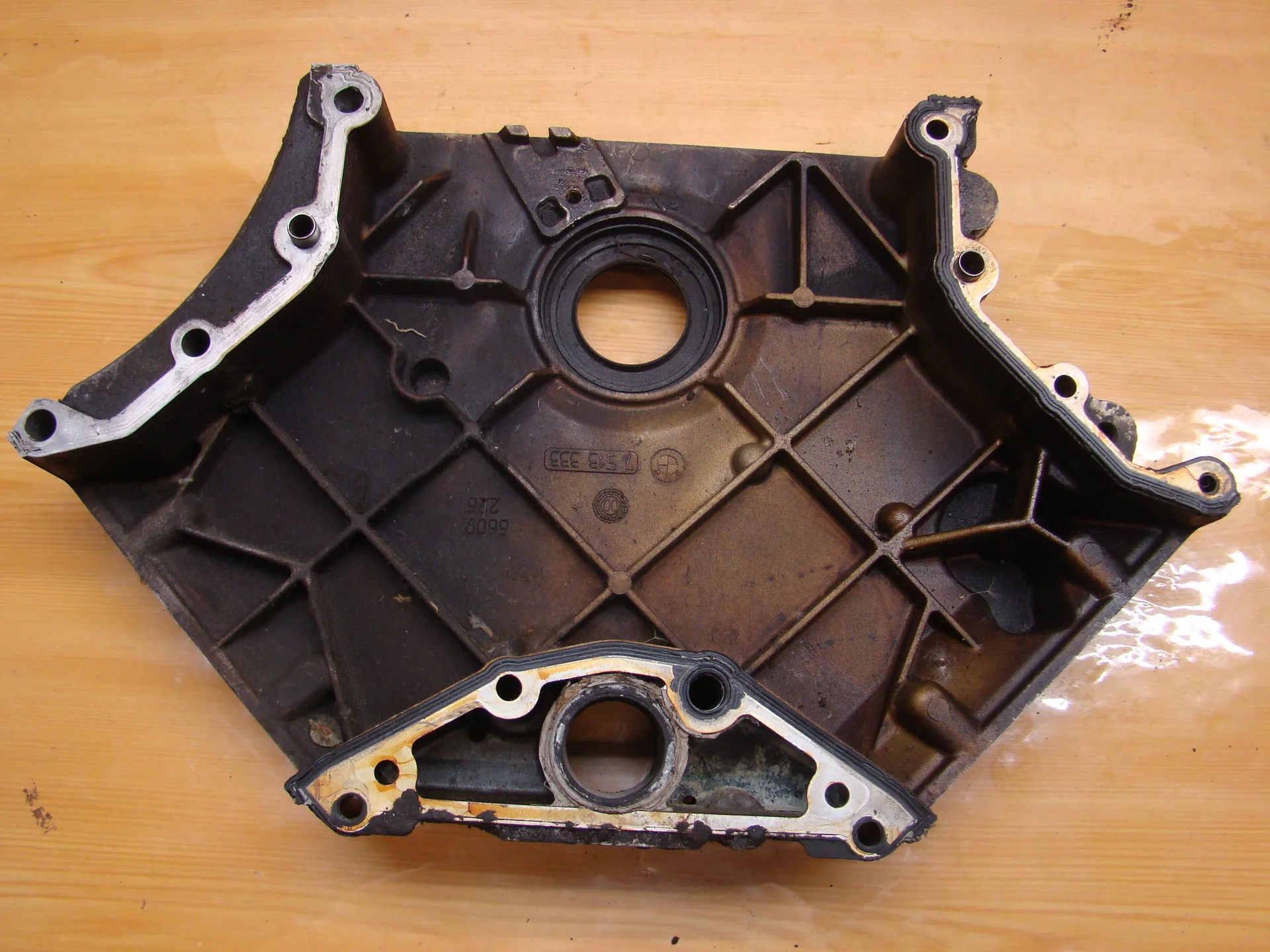 Крышка двигателя передняя BMW 7 серия IV - E66 N62B44A 7513333 - миниатюра 2