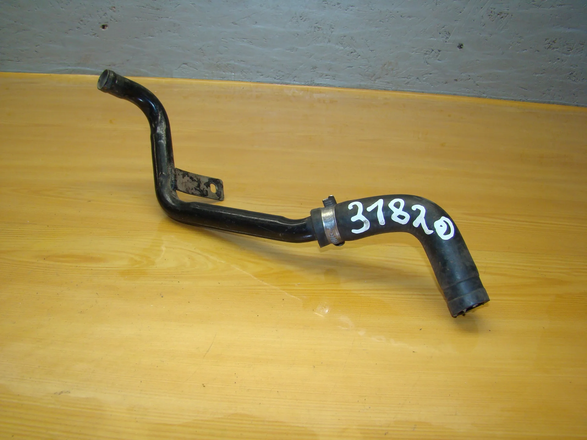 Патрубок отопителя Mercedes-Benz W124 A1248305915 - изображение 1