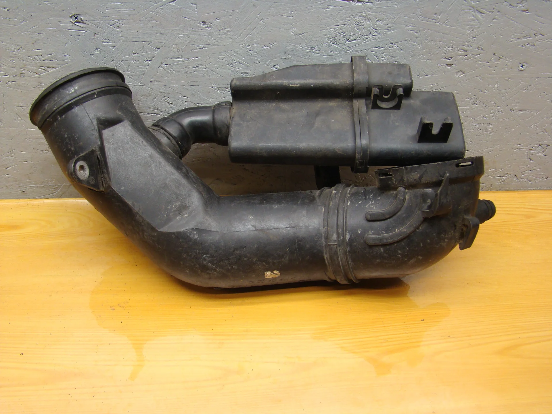 Патрубок впускного коллектора Mercedes-Benz W210 112 A1121410004 - миниатюра 2