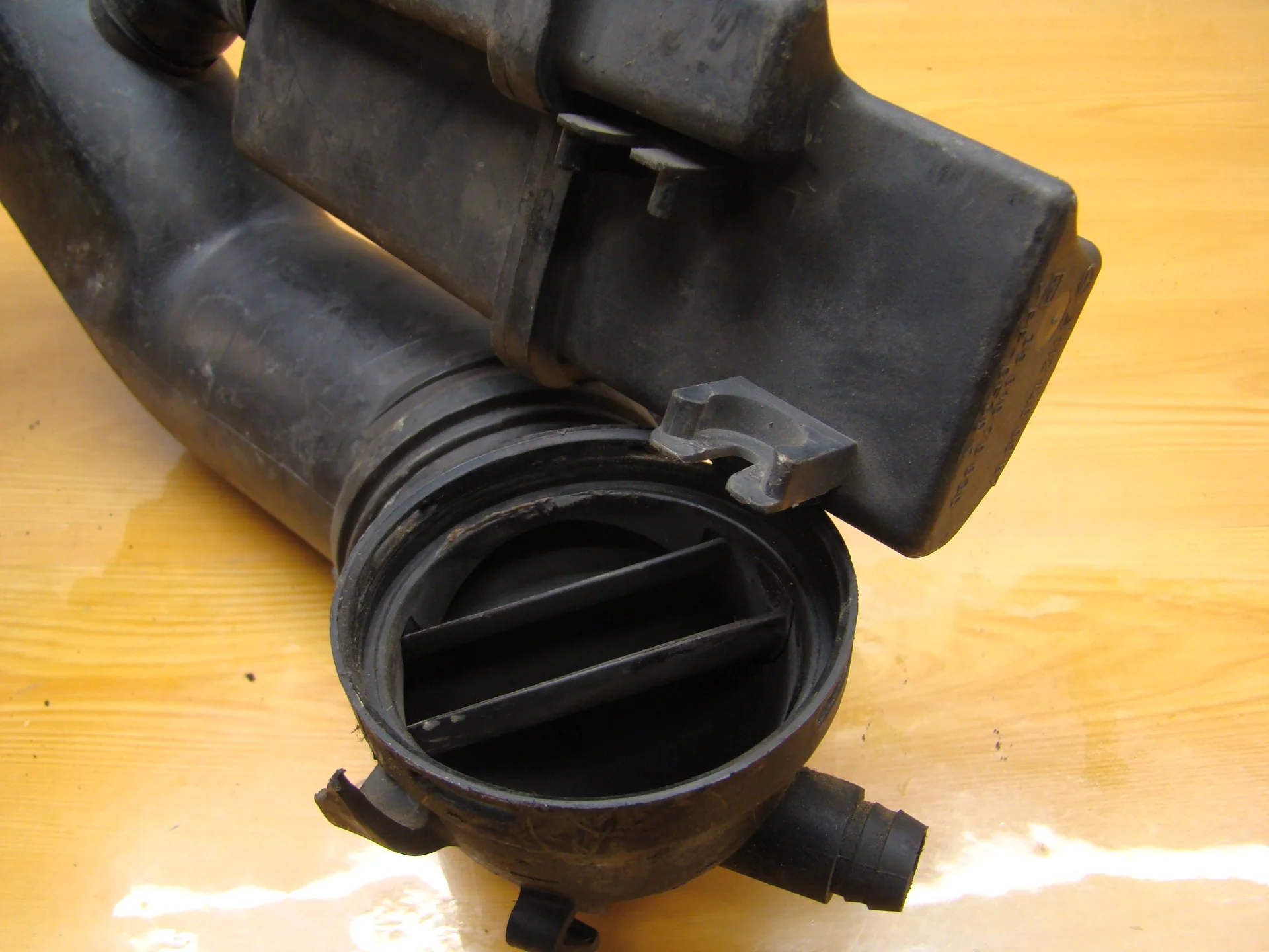 Патрубок впускного коллектора Mercedes-Benz W210 112 A1121410004 - миниатюра 3