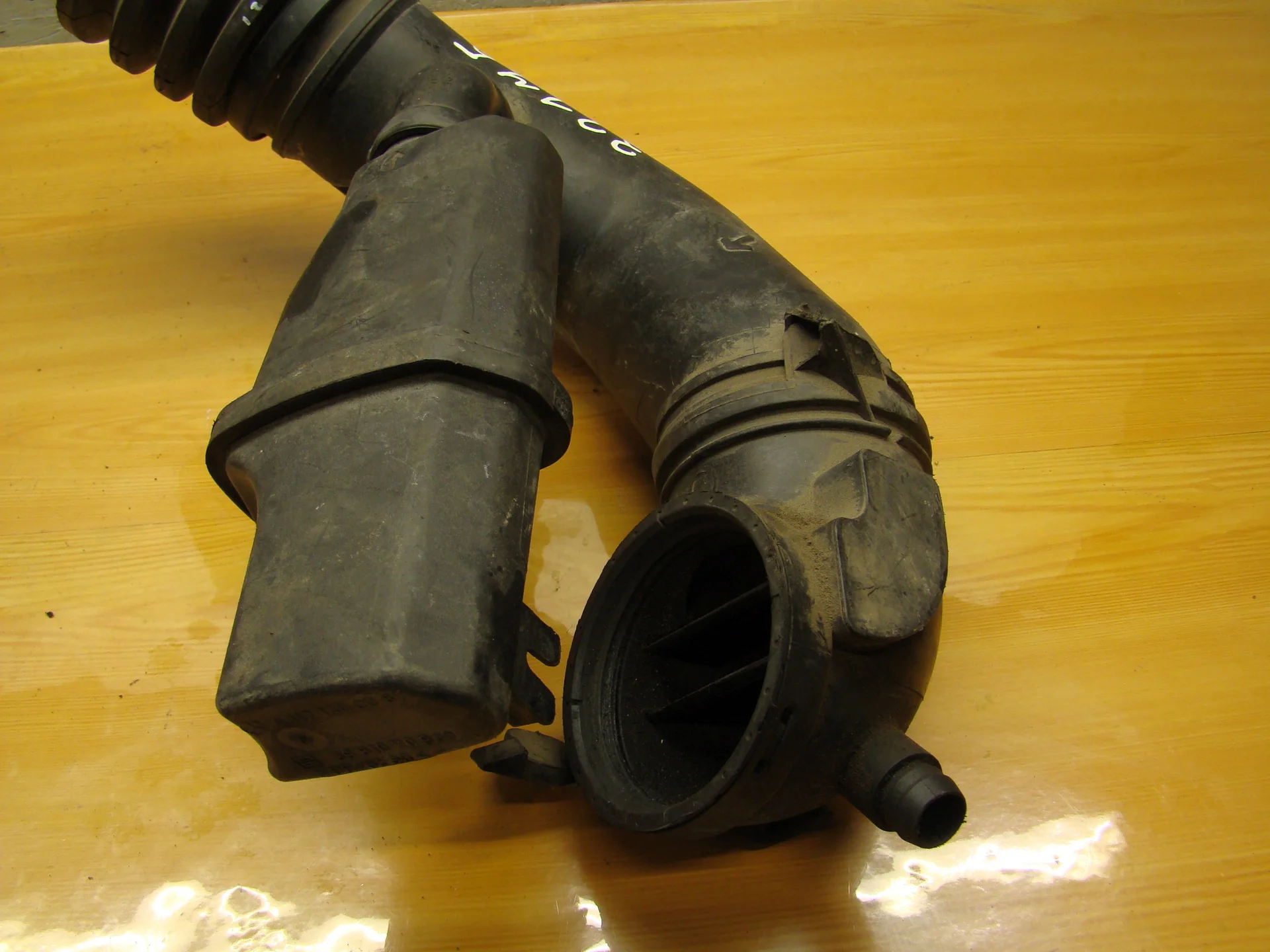 Патрубок впускного коллектора Mercedes-Benz W210 112 A1121410004 - миниатюра 4