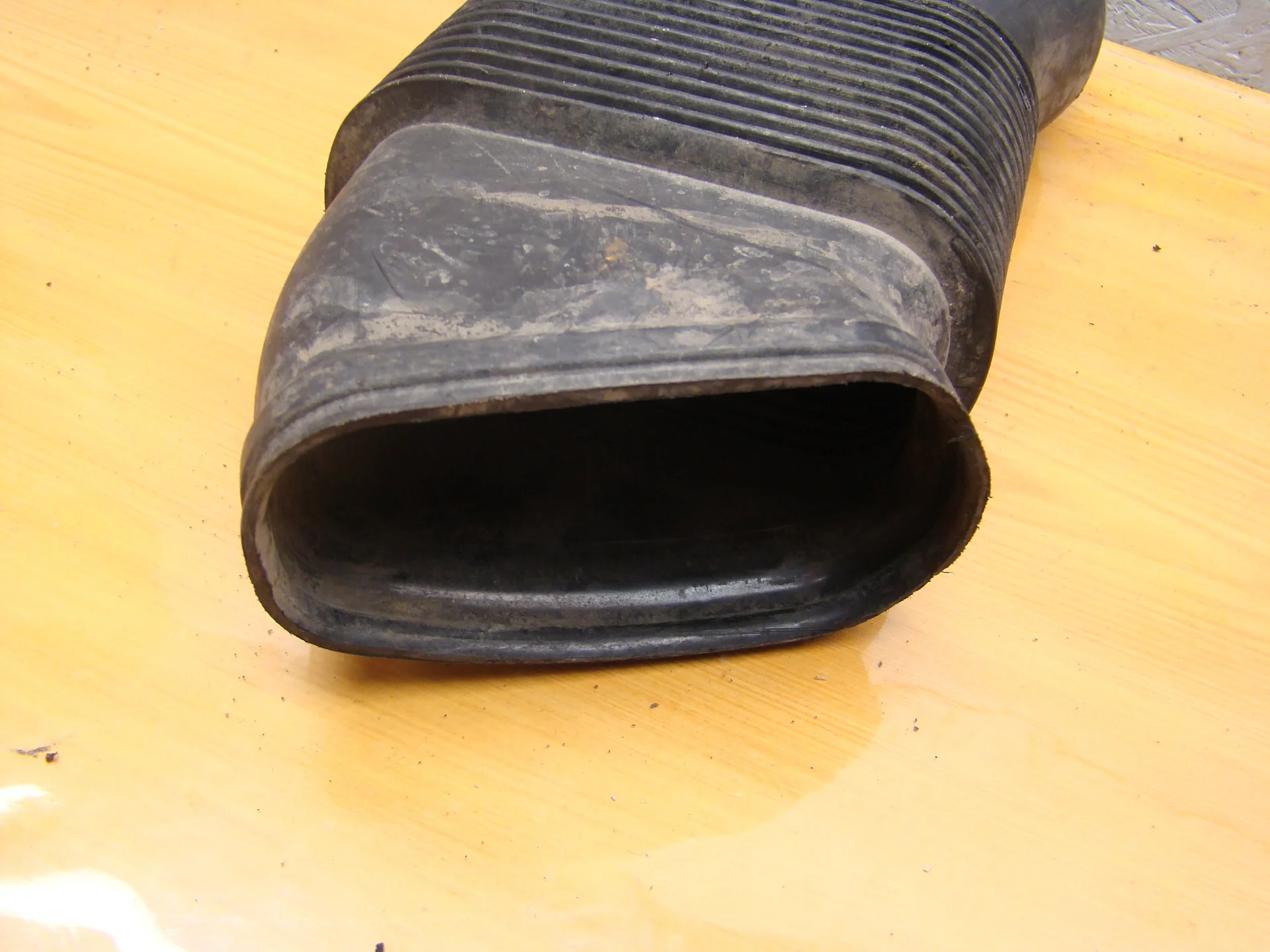 Патрубок воздушного фильтра Mercedes-Benz W210 611 A6110940487 - миниатюра 3