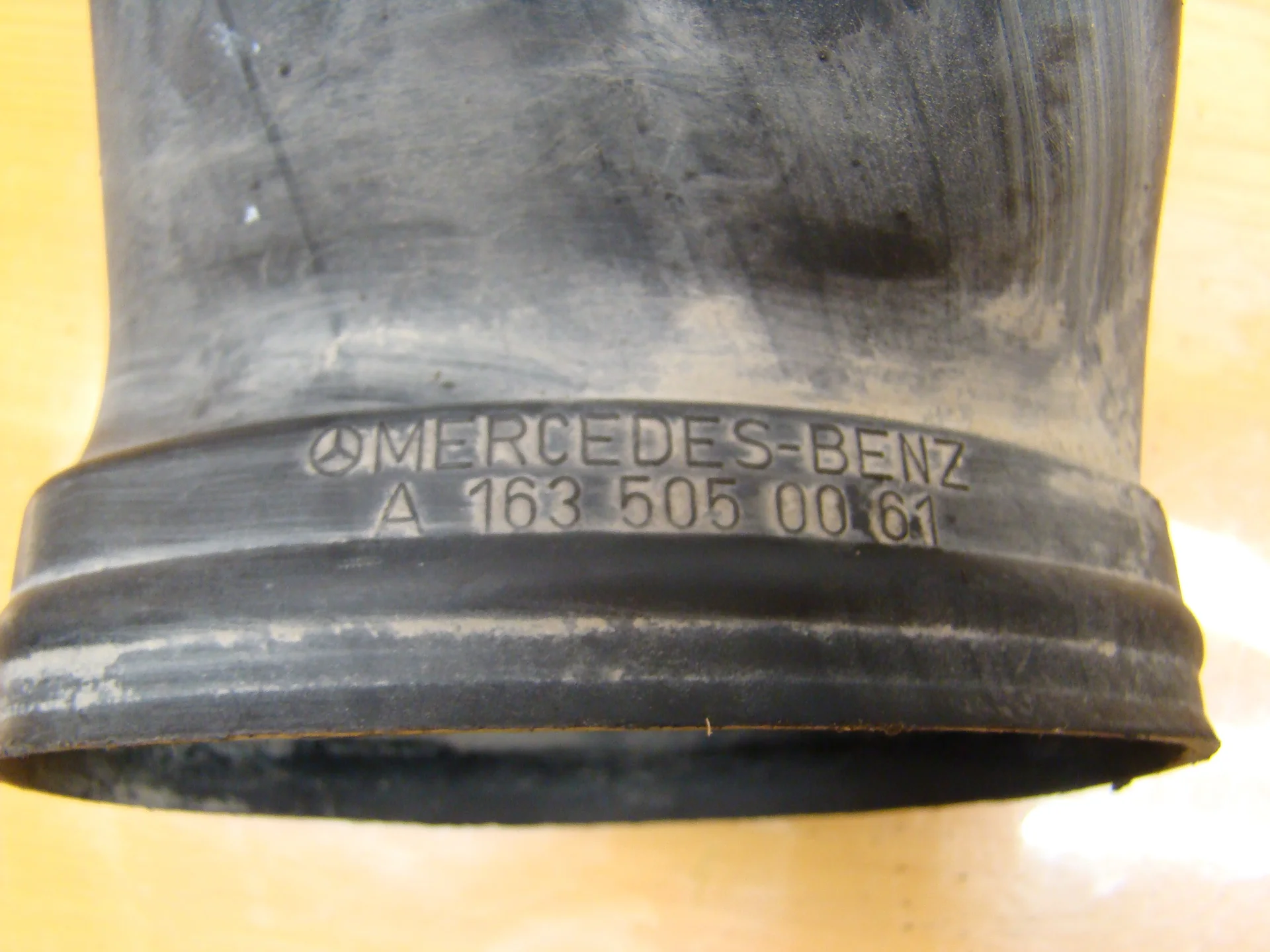 Патрубок воздушного фильтра  Mercedes-Benz W163 112 A1635050061 - миниатюра 3