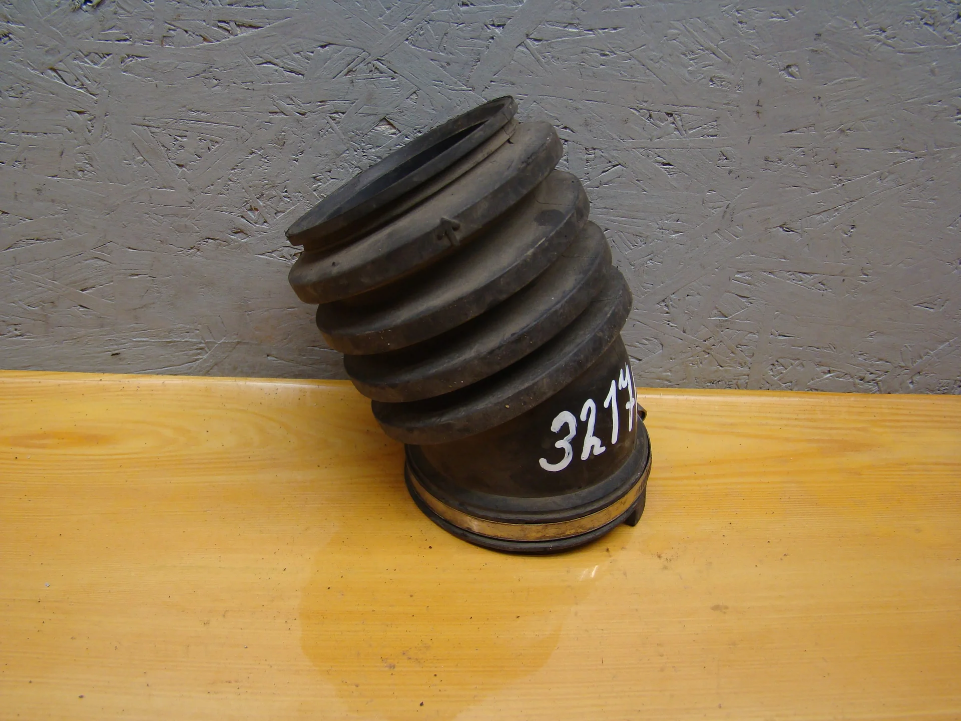 Патрубок впускного коллектора Mercedes-Benz W210 112 A1121410082 - изображение 1