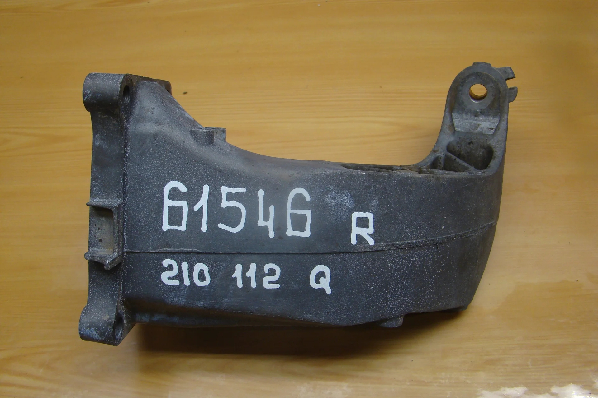 Кронштейн двигателя правый Mercedes-Benz W210 112 A1132231704 - изображение 1