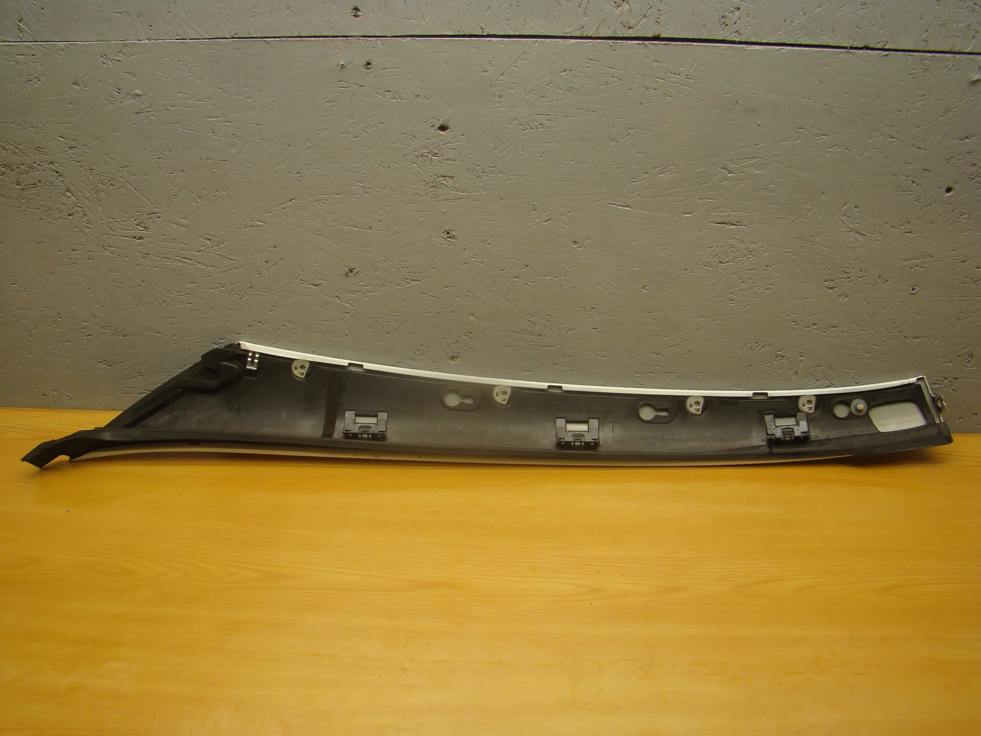Накладка стойки передней левой Mercedes-Benz R230  A2306900339 - миниатюра 2