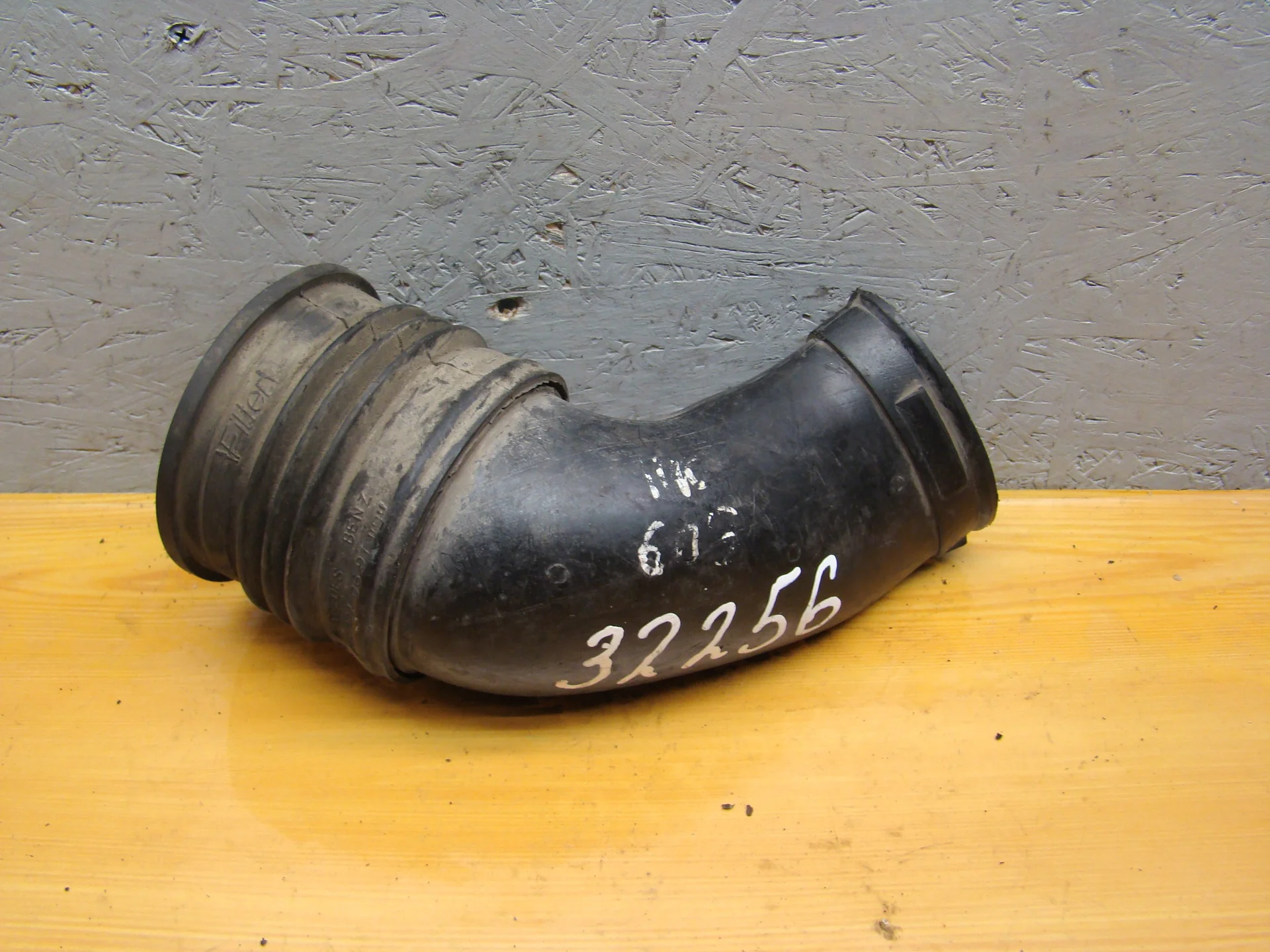 Воздухозаборник Mercedes-Benz W140 A1405280404 - миниатюра 2