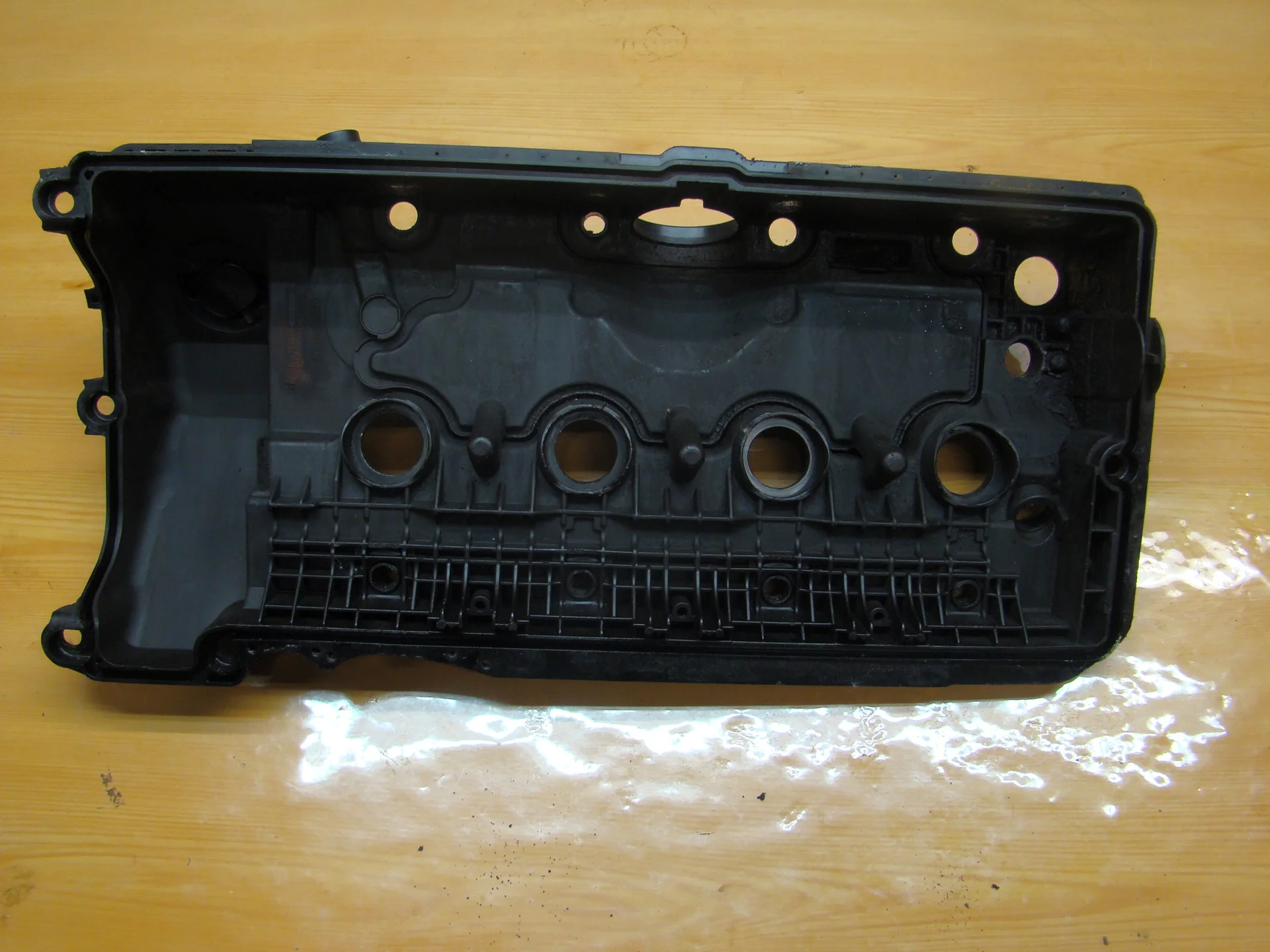 Крышка клапанная правая BMW 7 серия IV - E66 N62B44A 11127518074 - миниатюра 2