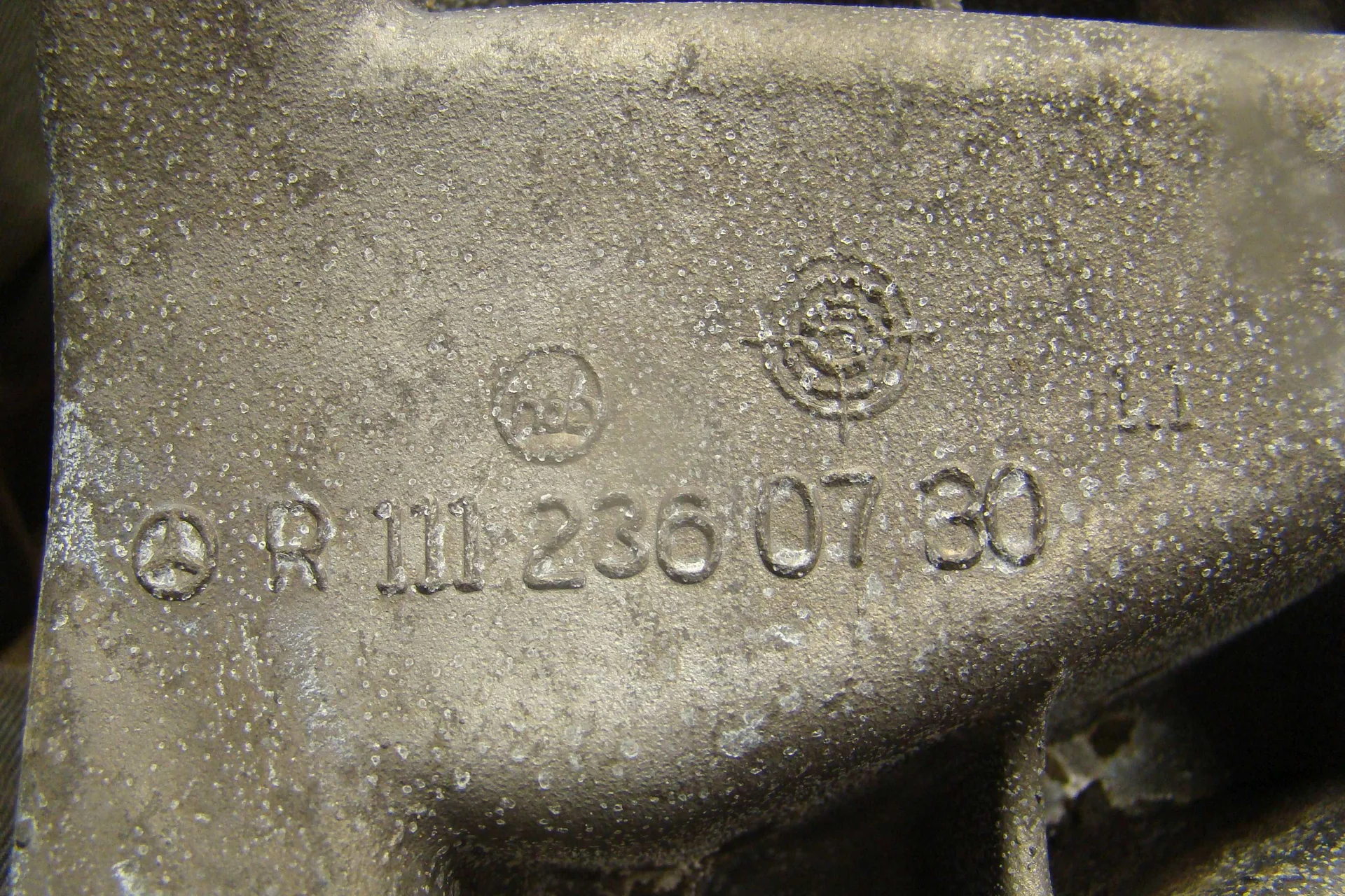 Кронштейн насоса гидроусилителя Mercedes-Benz W202 111 A1112360730 - миниатюра 4