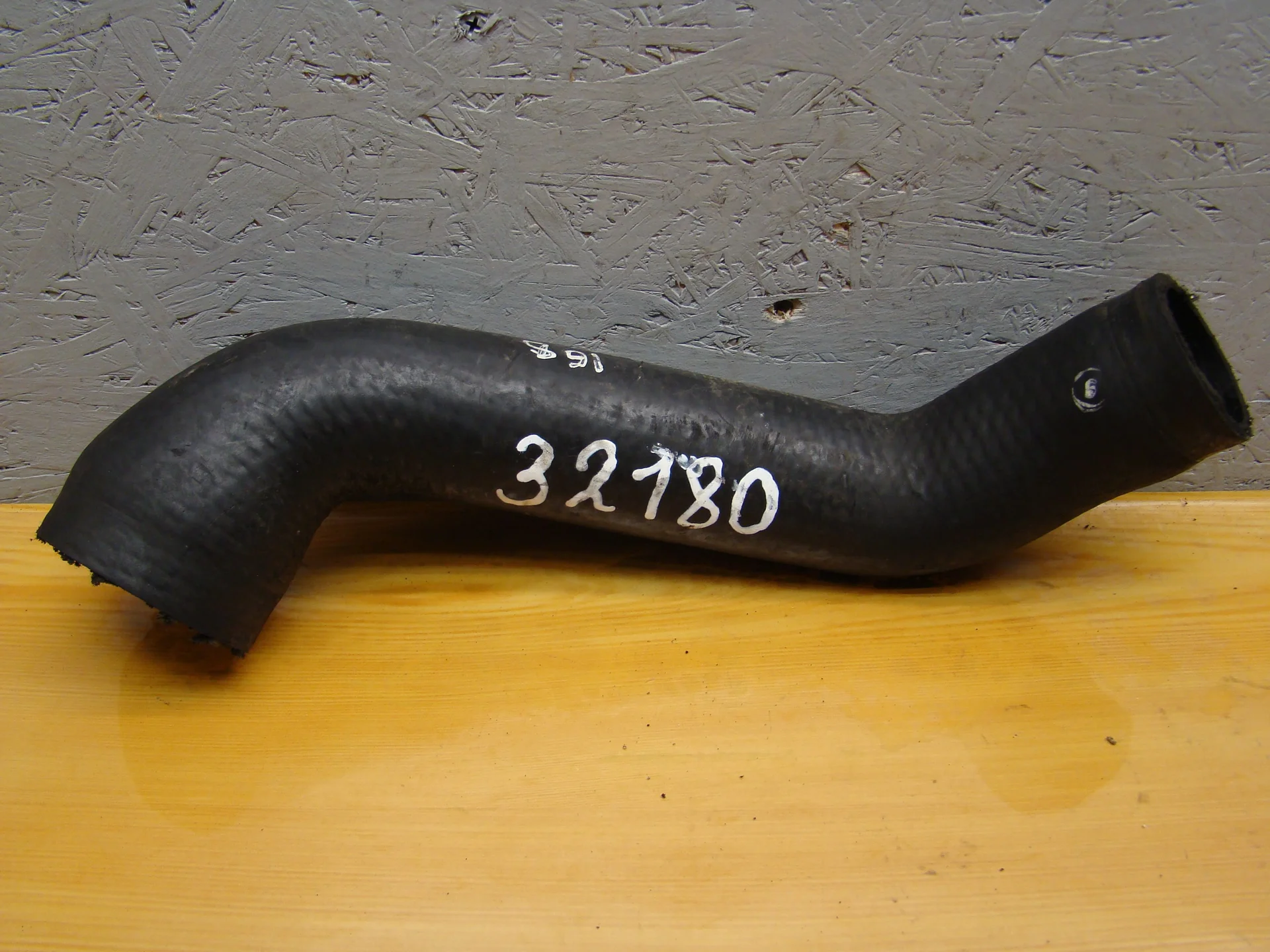 Патрубок интеркулера Mercedes-Benz W168 A1685280182 - изображение 1