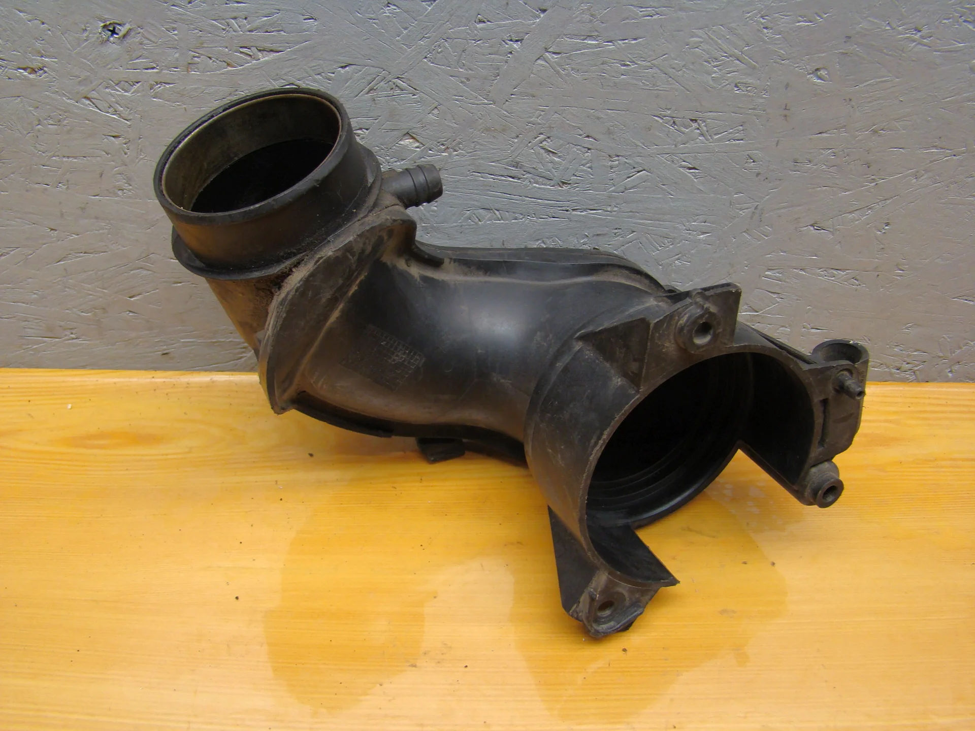 Патрубок впускного коллектора Mercedes-Benz W203 271 A2710900629 - миниатюра 2