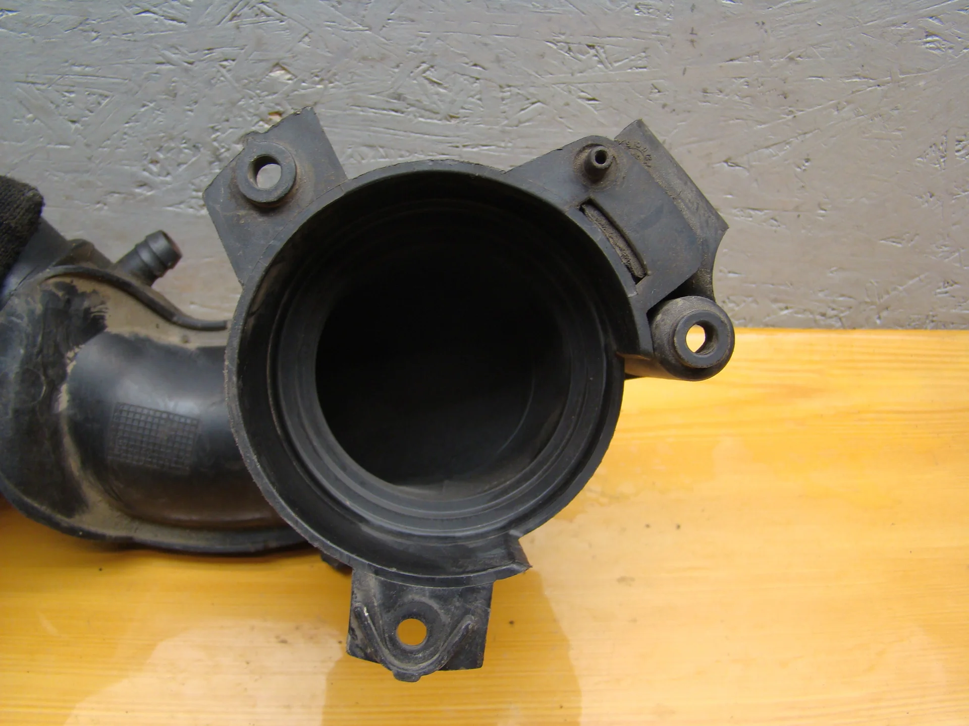 Патрубок впускного коллектора Mercedes-Benz W203 271 A2710900629 - миниатюра 4