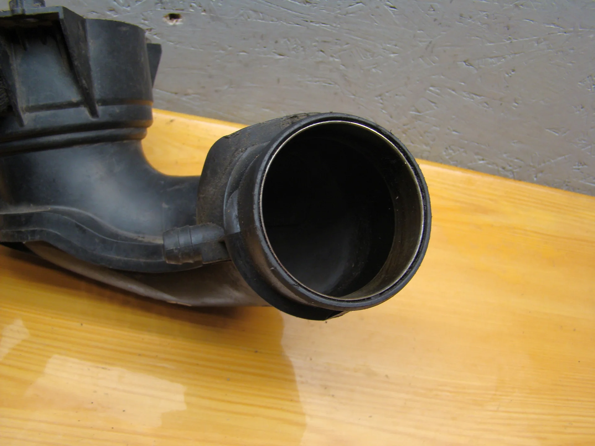 Патрубок впускного коллектора Mercedes-Benz W203 271 A2710900629 - миниатюра 5