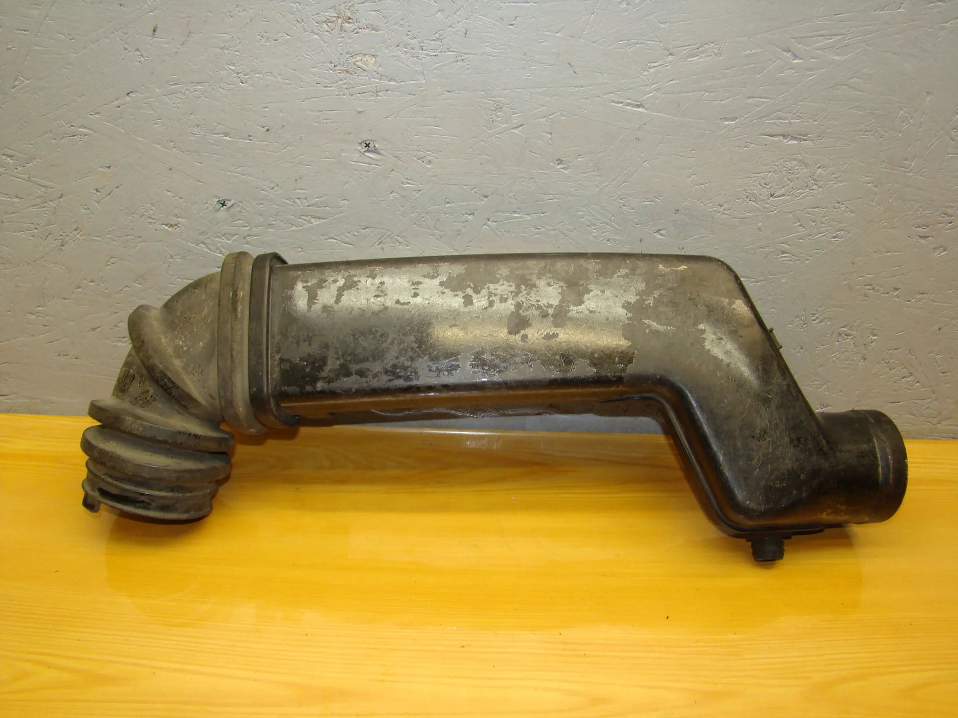 Патрубок впускного коллектора Mercedes-Benz W124 111 A1111400912 - миниатюра 2