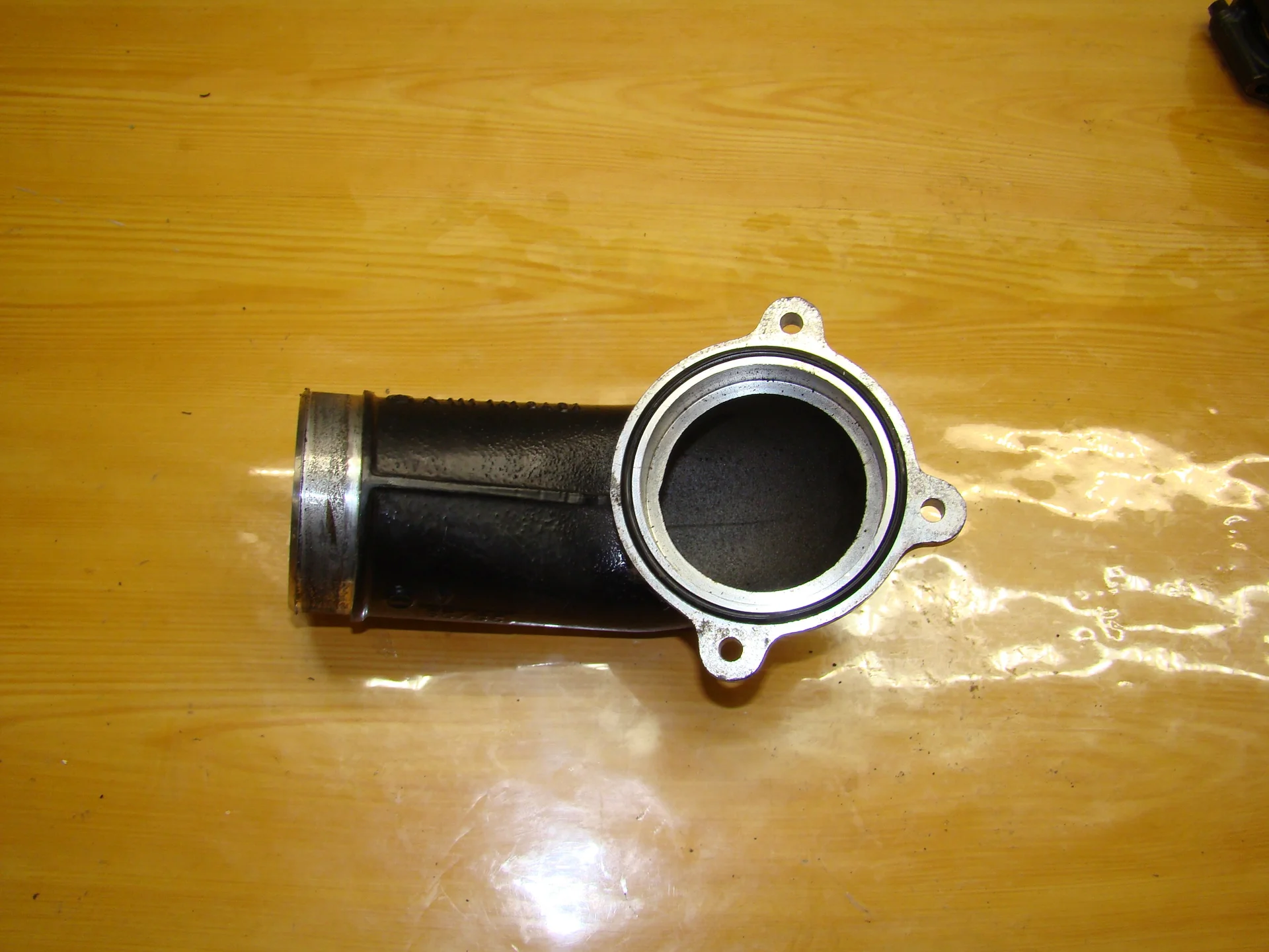 Патрубок впускного коллектора Mercedes-Benz W202 111 A1111410404 - изображение 1
