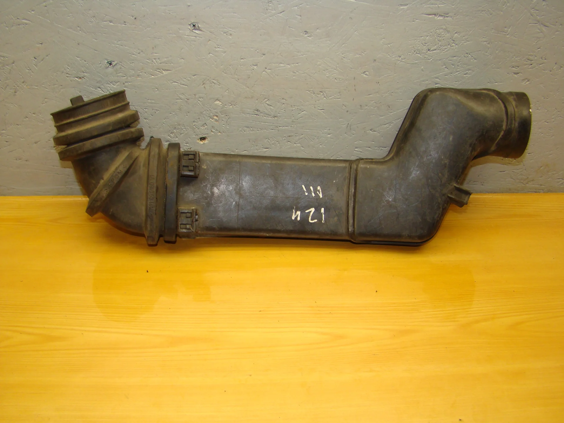 Патрубок впускного коллектора Mercedes-Benz W124 111 A1111400012 - миниатюра 2