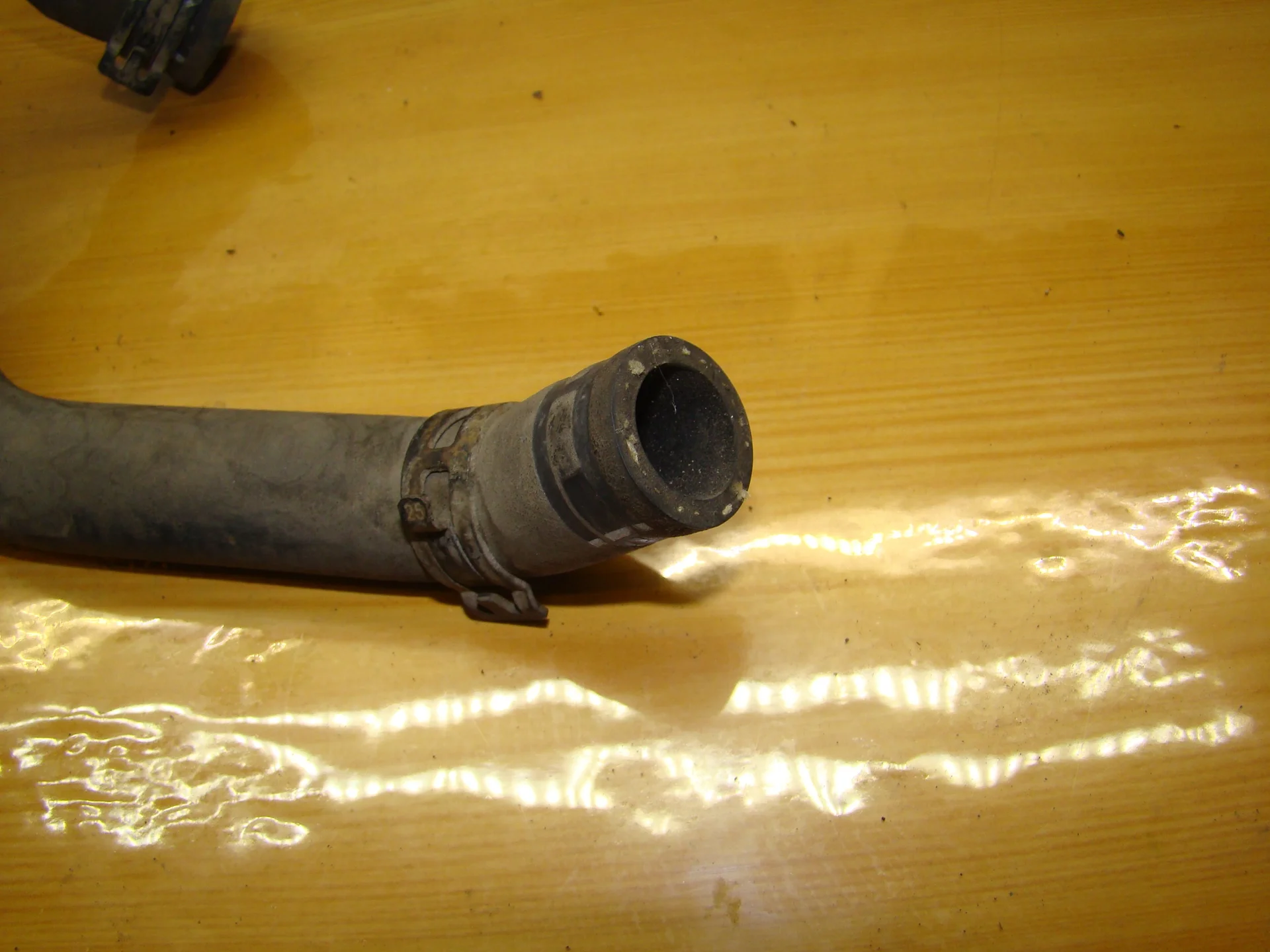 Патрубок отопителя Mercedes-Benz W203  A2038323994 - миниатюра 3