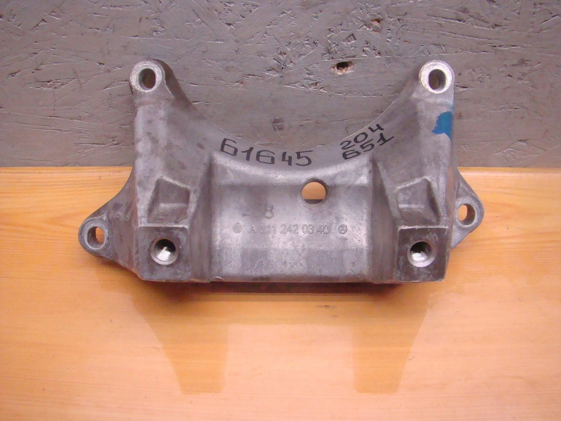 Кронштейн КПП Mercedes-Benz W204 651 A2112420340 - изображение 1