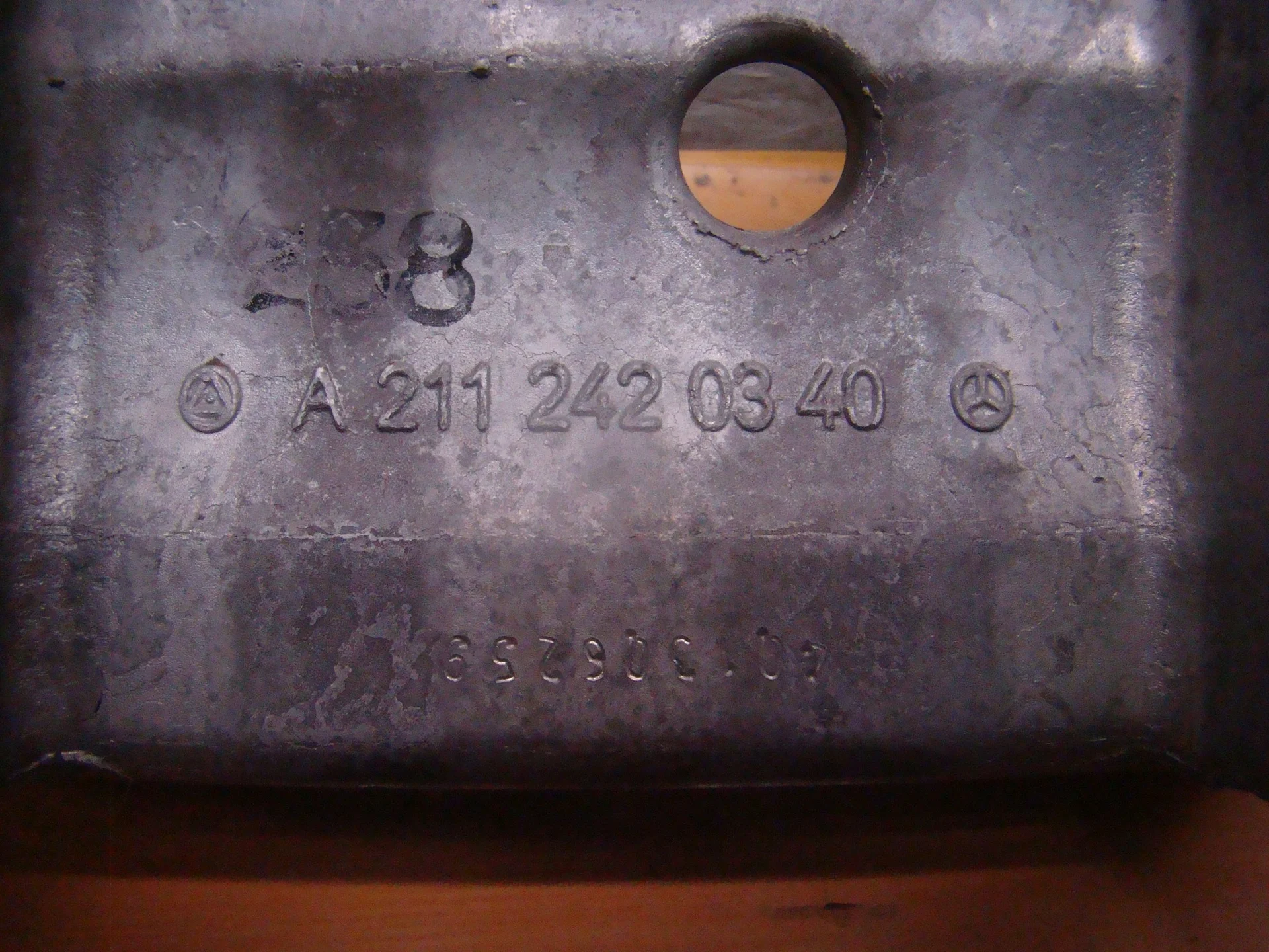 Кронштейн КПП Mercedes-Benz W204 651 A2112420340 - миниатюра 2