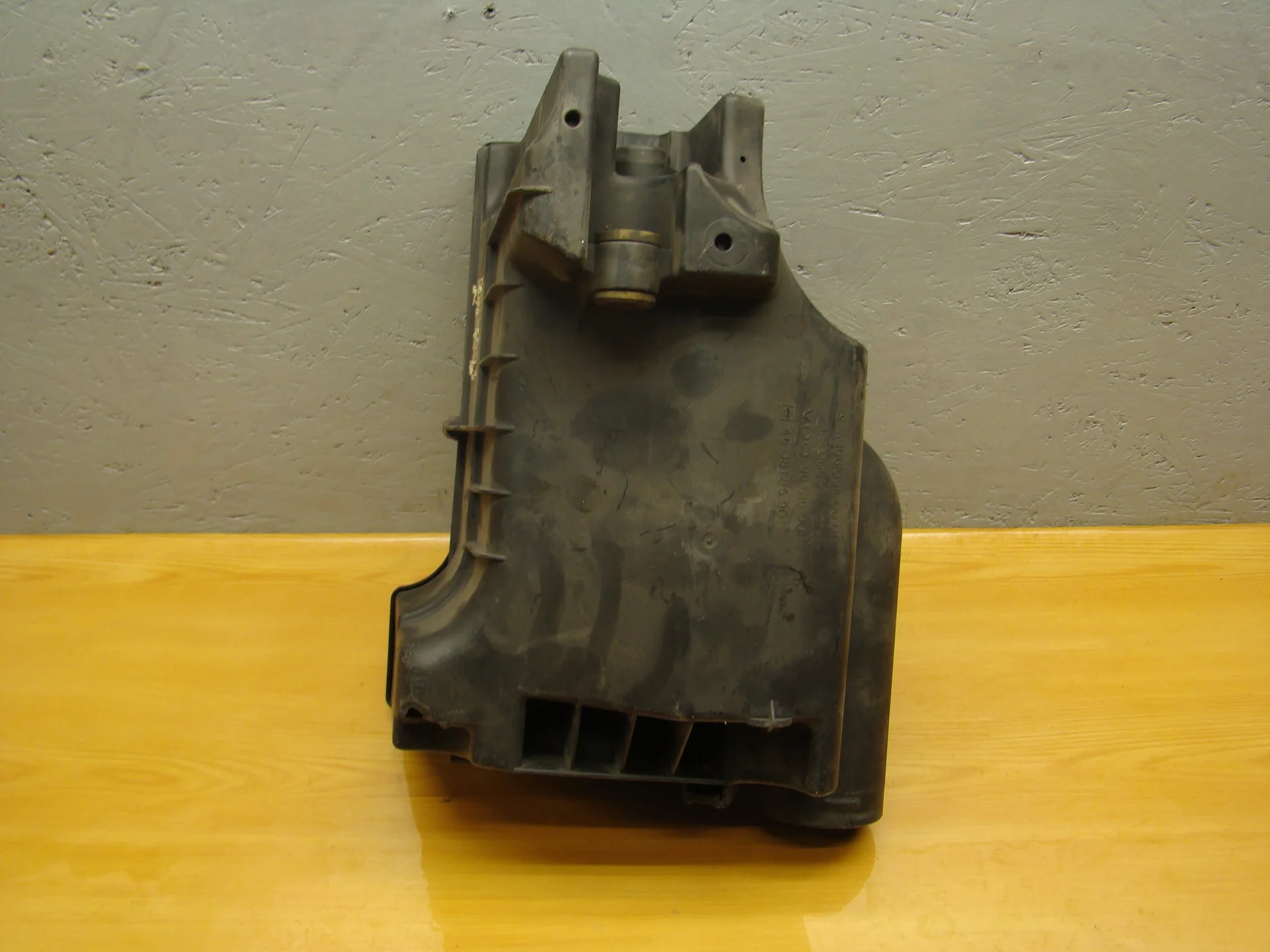 Корпус воздушного фильтра Mercedes-Benz W168 166 A1660940001 - миниатюра 2