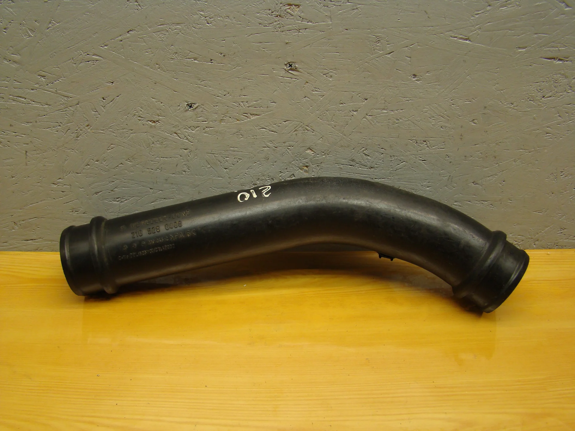 Патрубок интеркулера Mercedes-Benz W210 A2105280408 - миниатюра 2