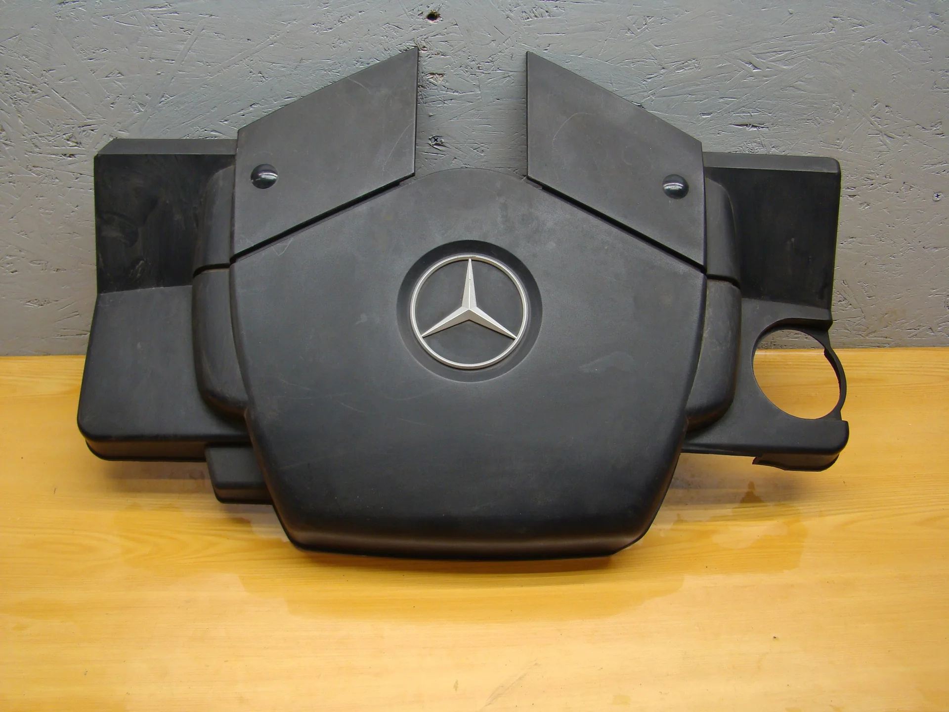 Крышка двигателя декоративная Mercedes-Benz W211 113 A1130101367 - изображение 1