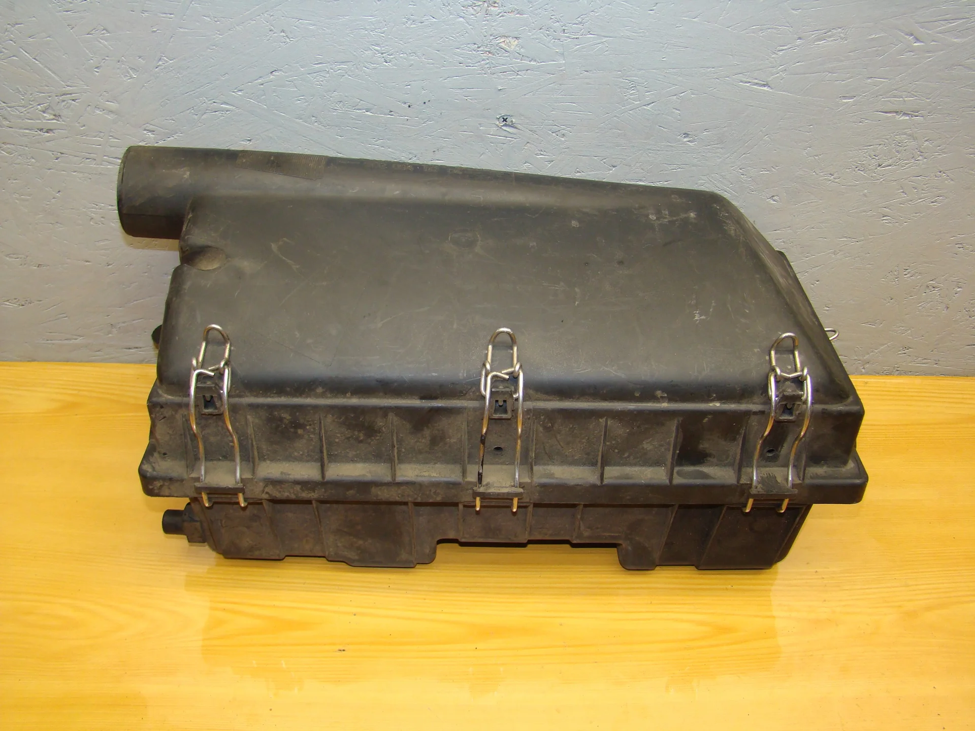 Корпус воздушного фильтра Mercedes-Benz W124 602 A6020940103 - миниатюра 2