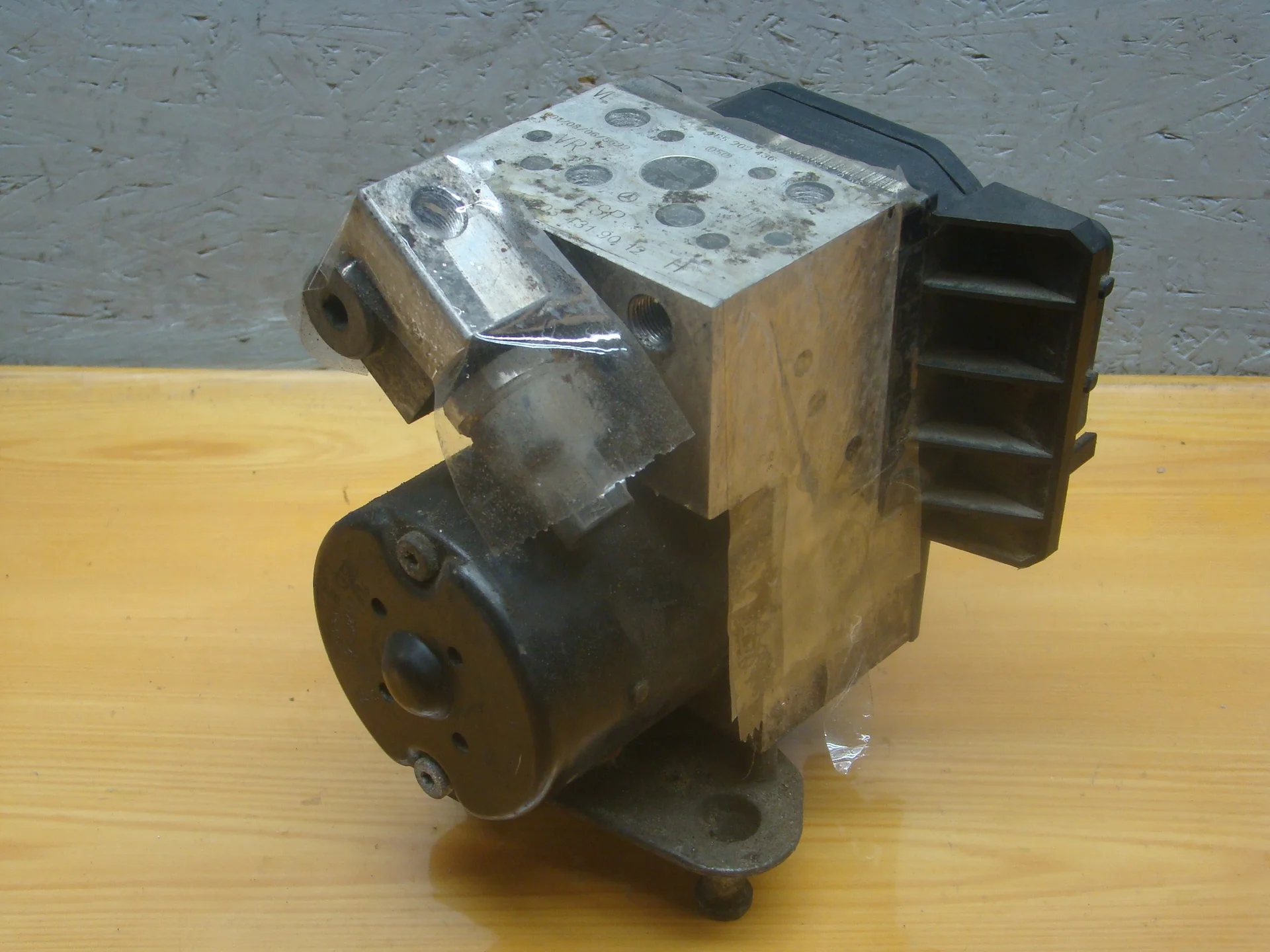 Блок ABS (насос) Mercedes-Benz W210 112 A0034319012 - изображение 1