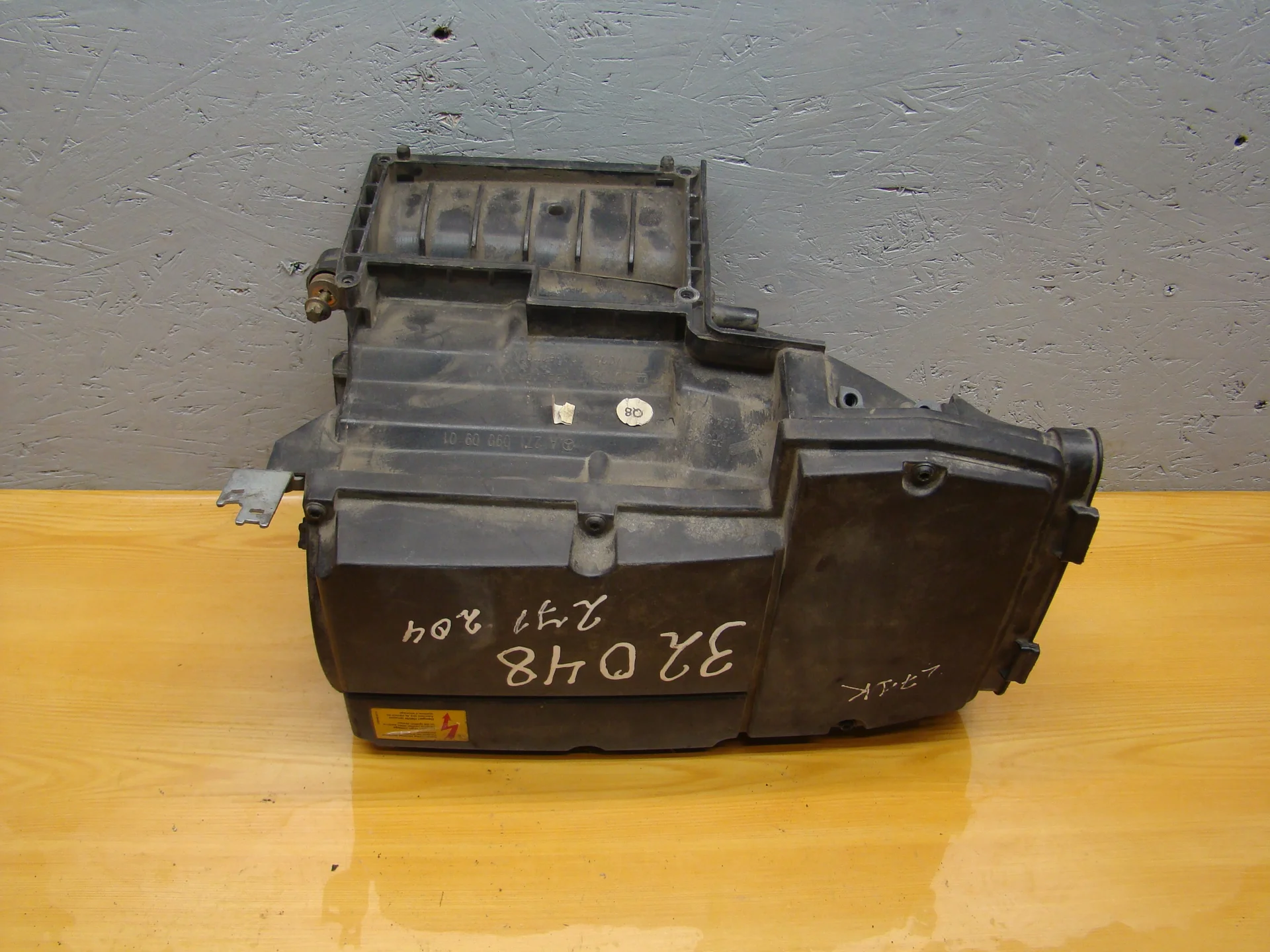 Корпус воздушного фильтра Mercedes-Benz W204 271 A2710900901 - миниатюра 2