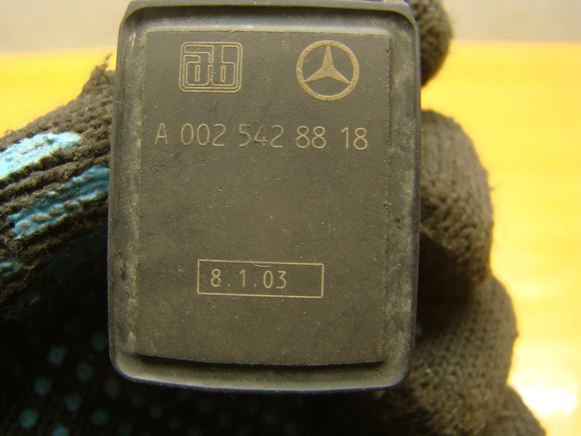 Датчик уровня кузова задний  Mercedes-Benz R230  A0025428818 - миниатюра 2