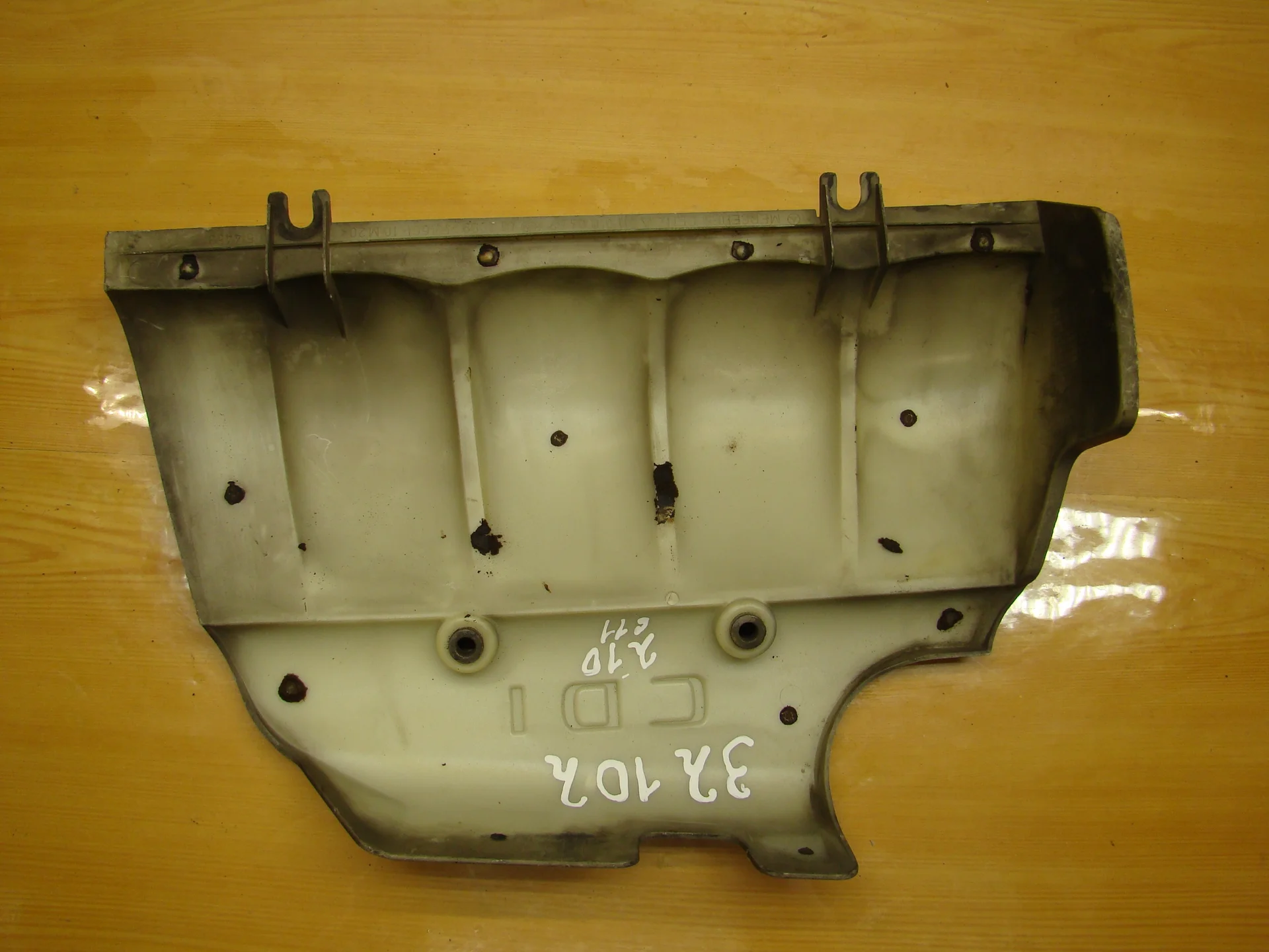 Крышка двигателя декоративная Mercedes-Benz W210 611 A6110100467 - миниатюра 2