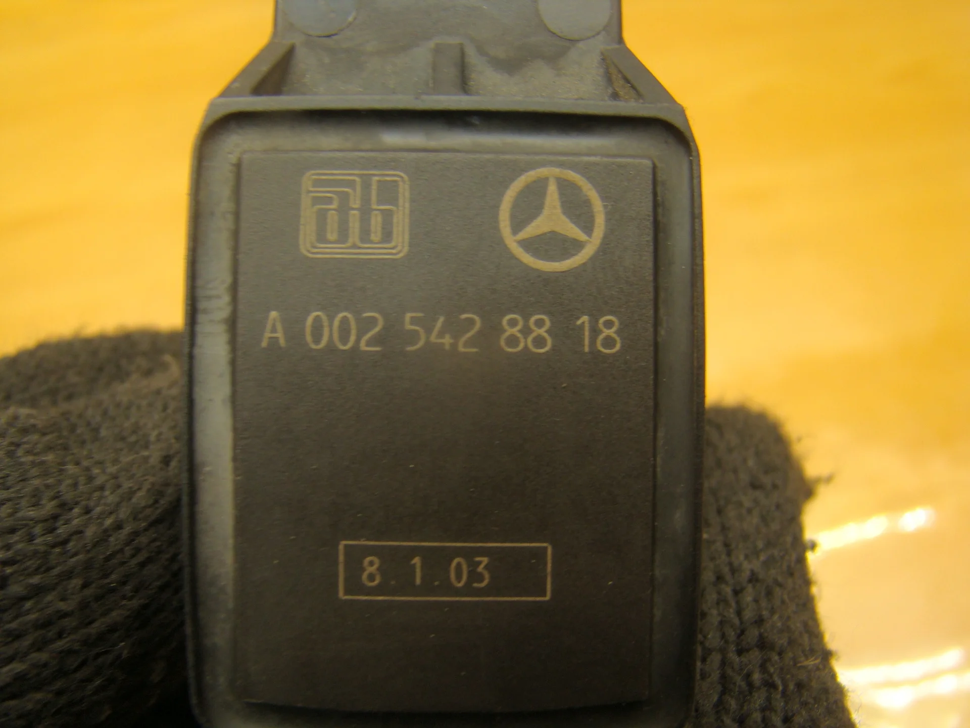 Датчик уровня подвески Mercedes-Benz R230 A0025428818 - миниатюра 2