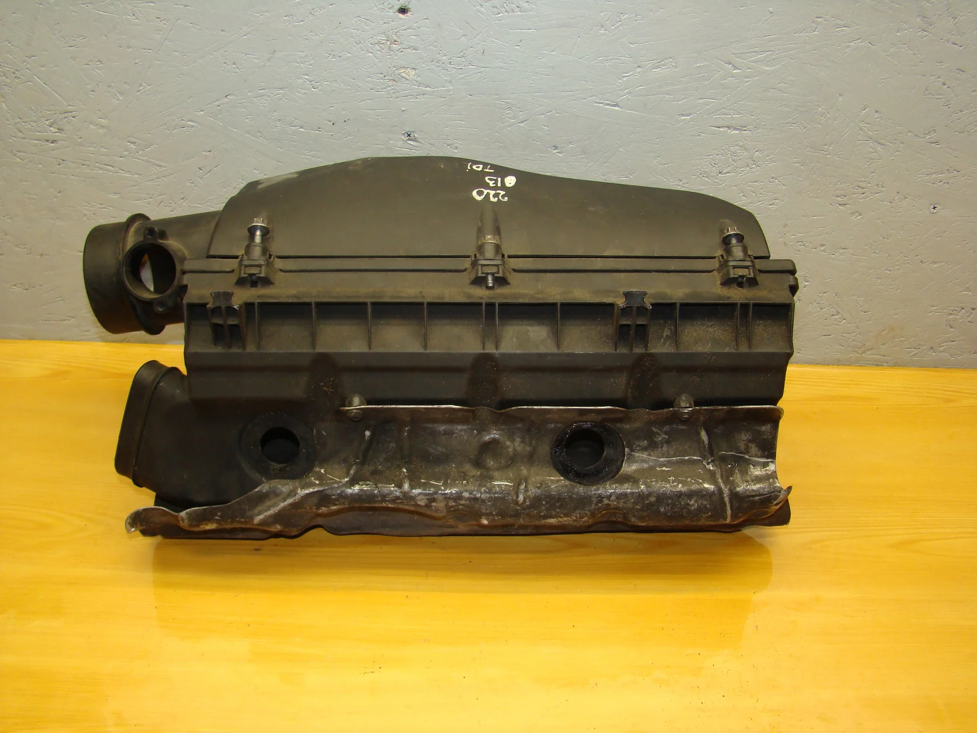 Корпус воздушного фильтра Mercedes-Benz W220 613 A6130900201 - миниатюра 2