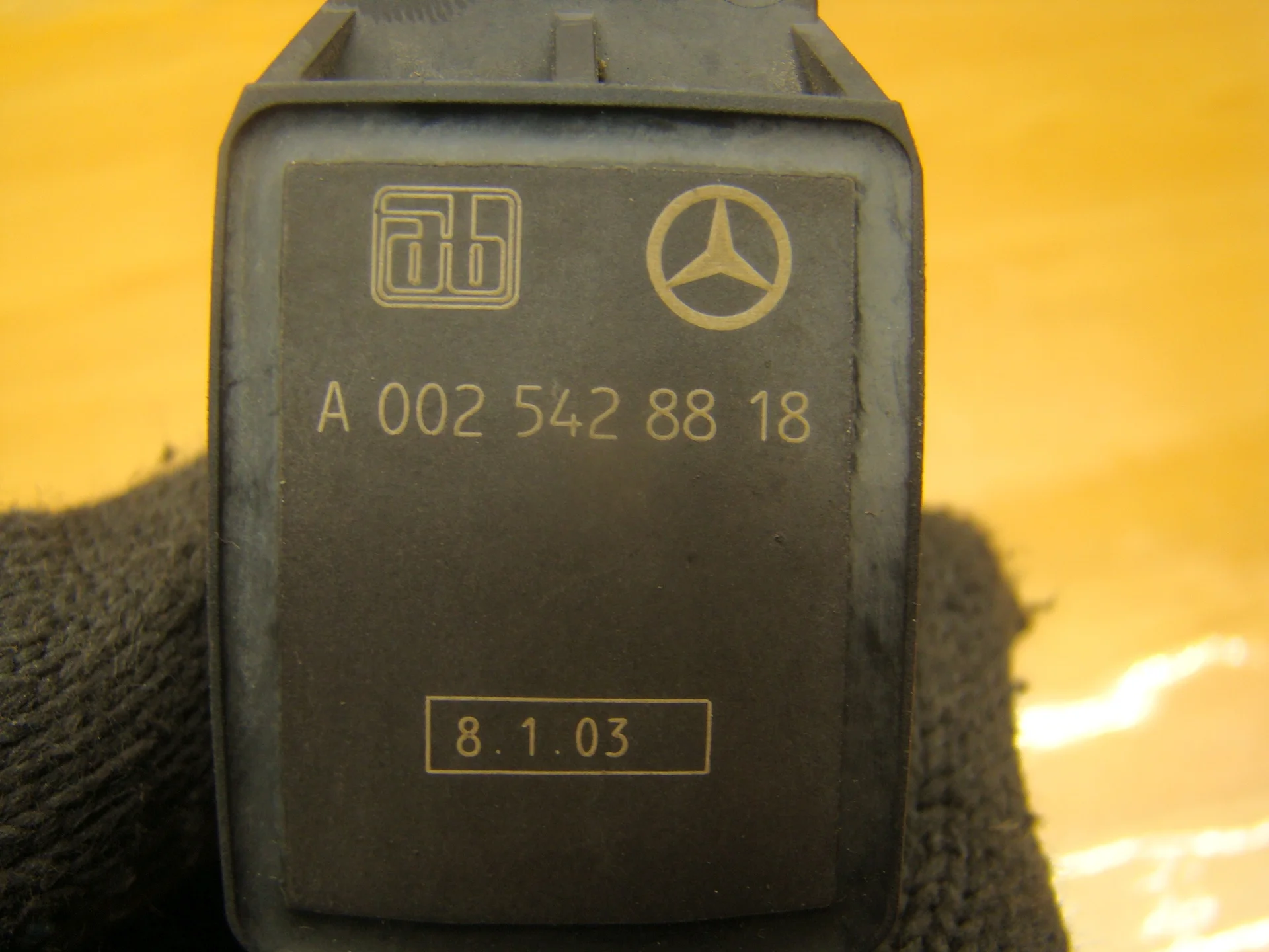 Датчик уровня подвески  Mercedes-Benz R230  A0025428818 - миниатюра 2